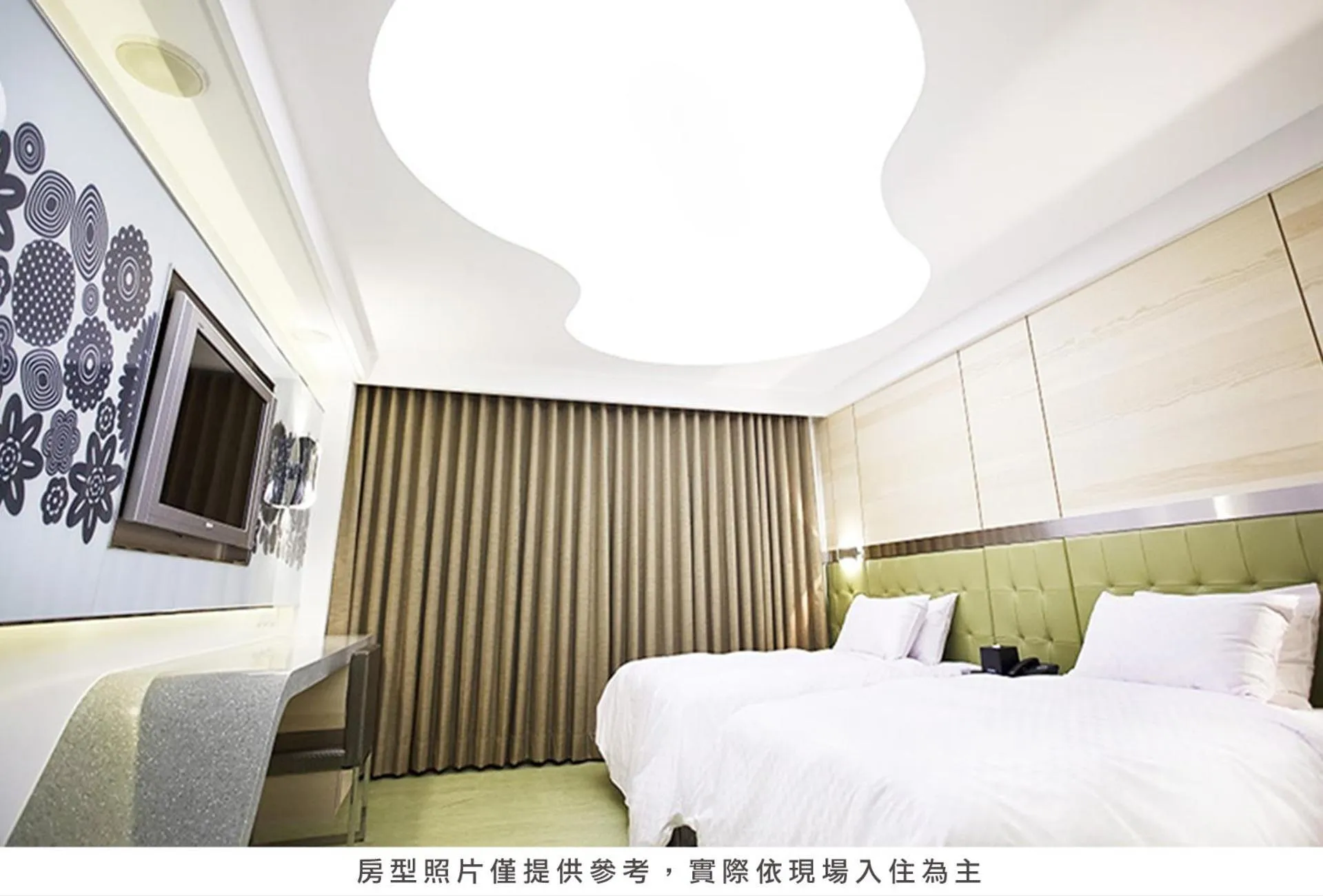 Bed in Royal Group Hotel Ho Yi Branch