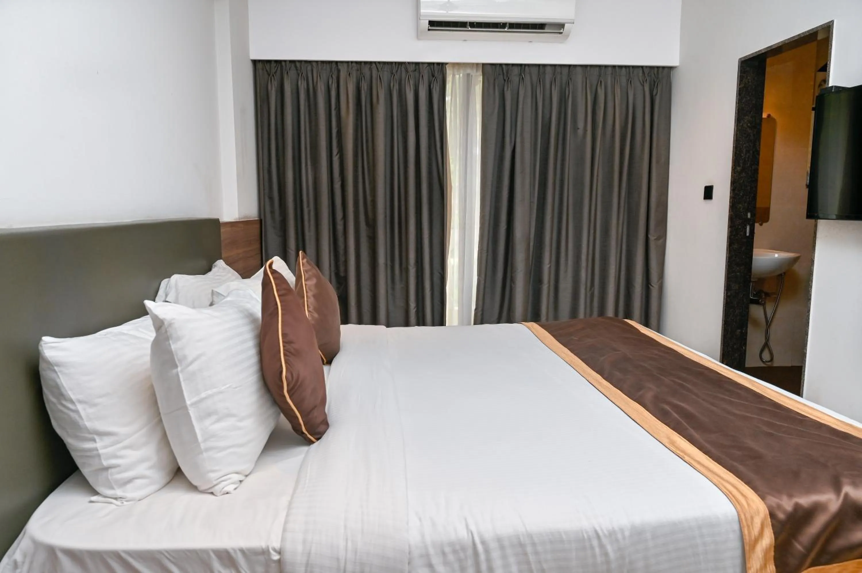 Bed in Regenta Inn Palacio De Goa, Panjim