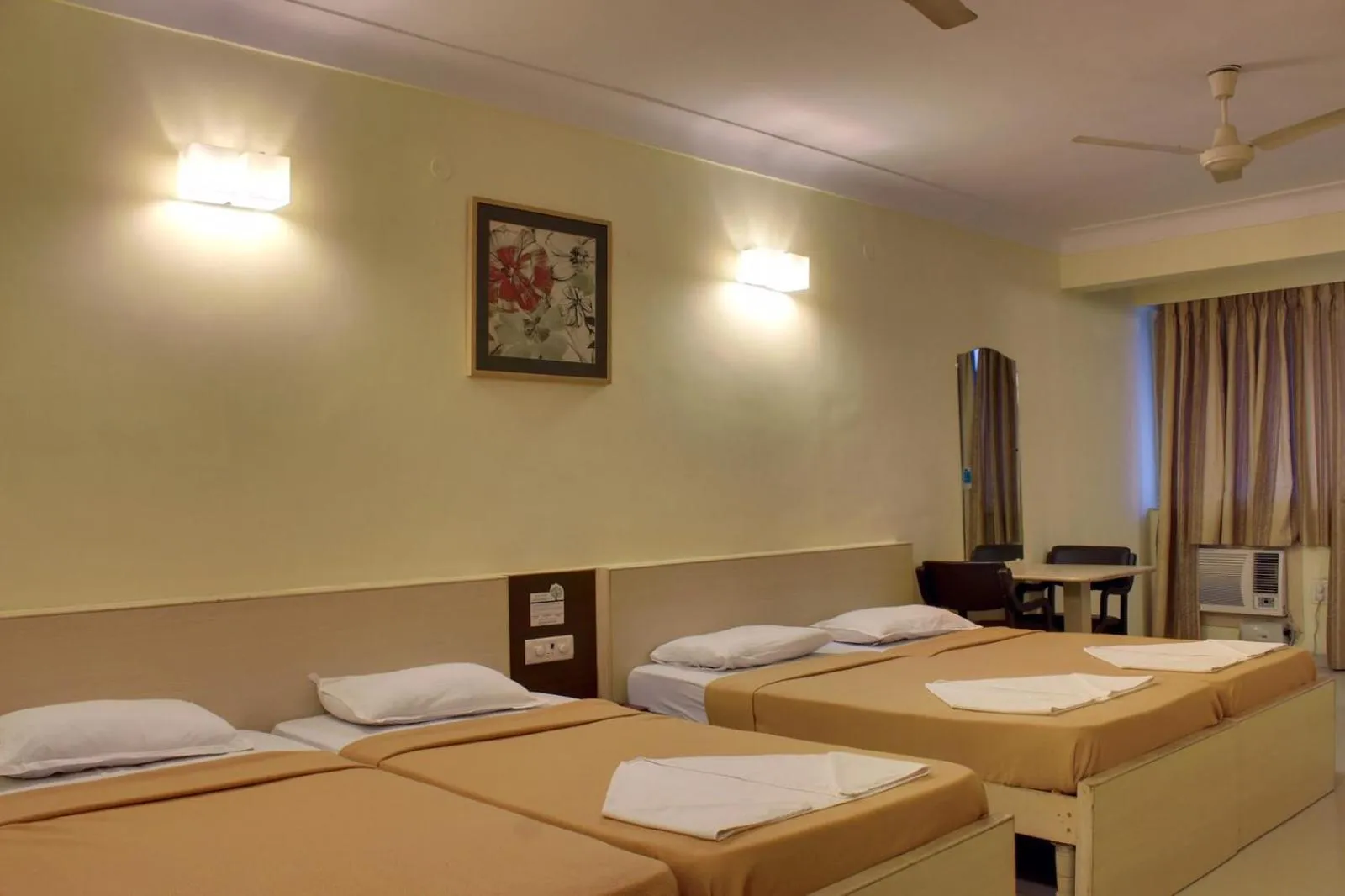 Bedroom, Bed in Regenta Inn Palacio De Goa, Panjim