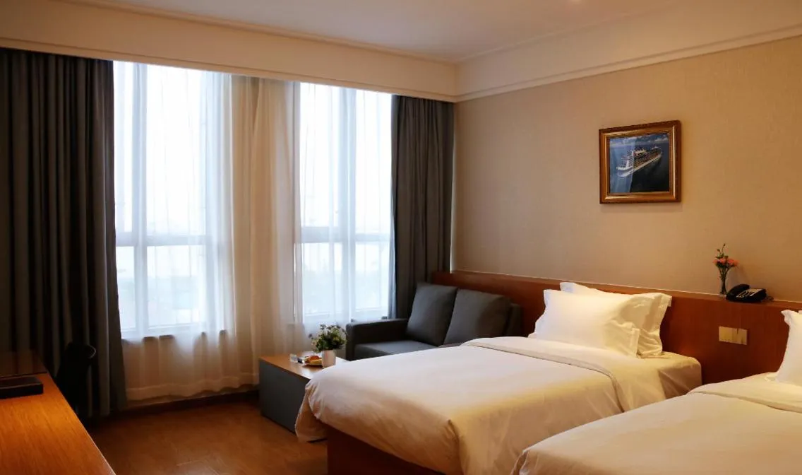 Bed in Linjiang International Cruise Hotel Baoyang Road