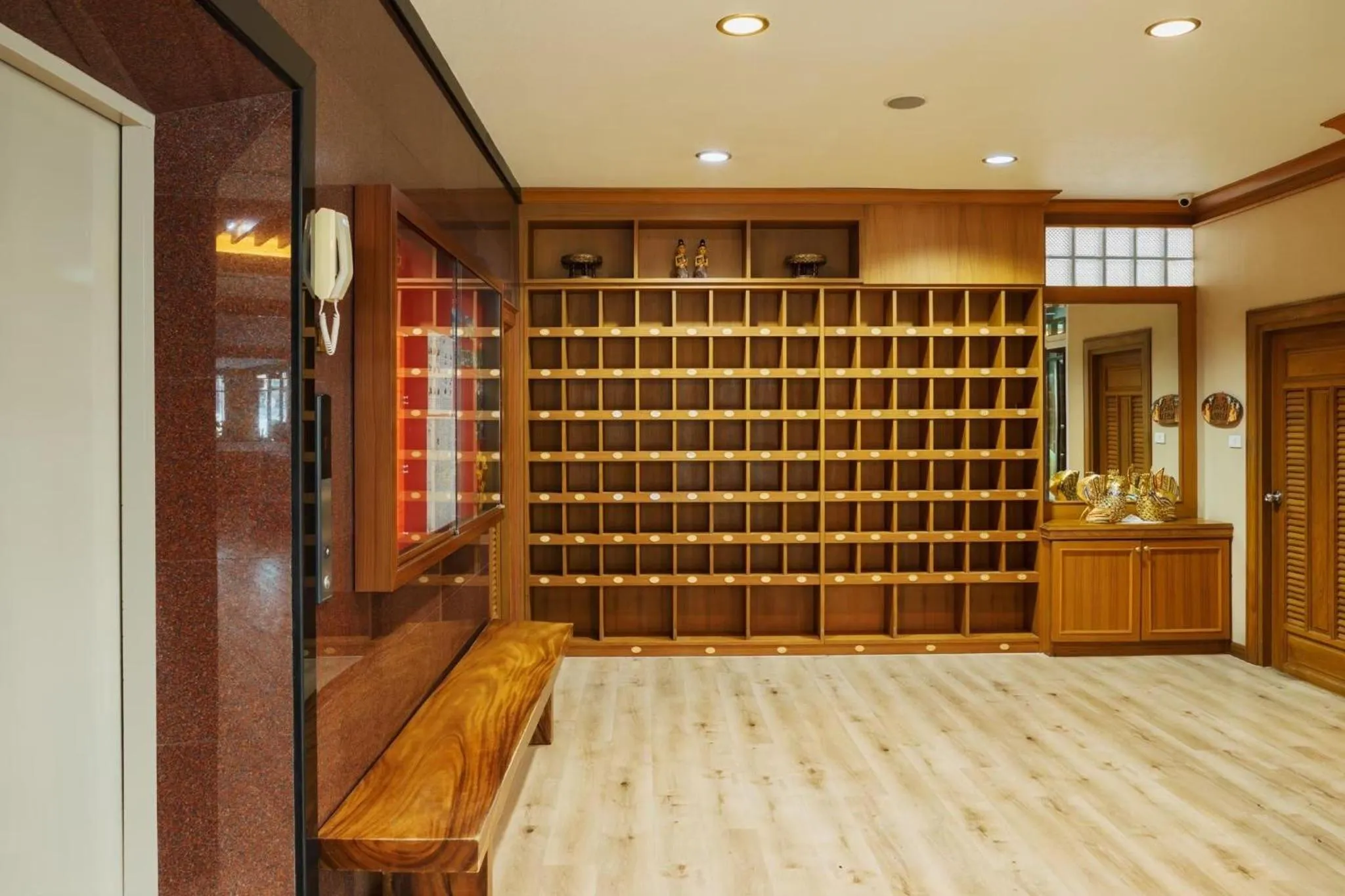 Lobby/Reception in V Residence Hotel