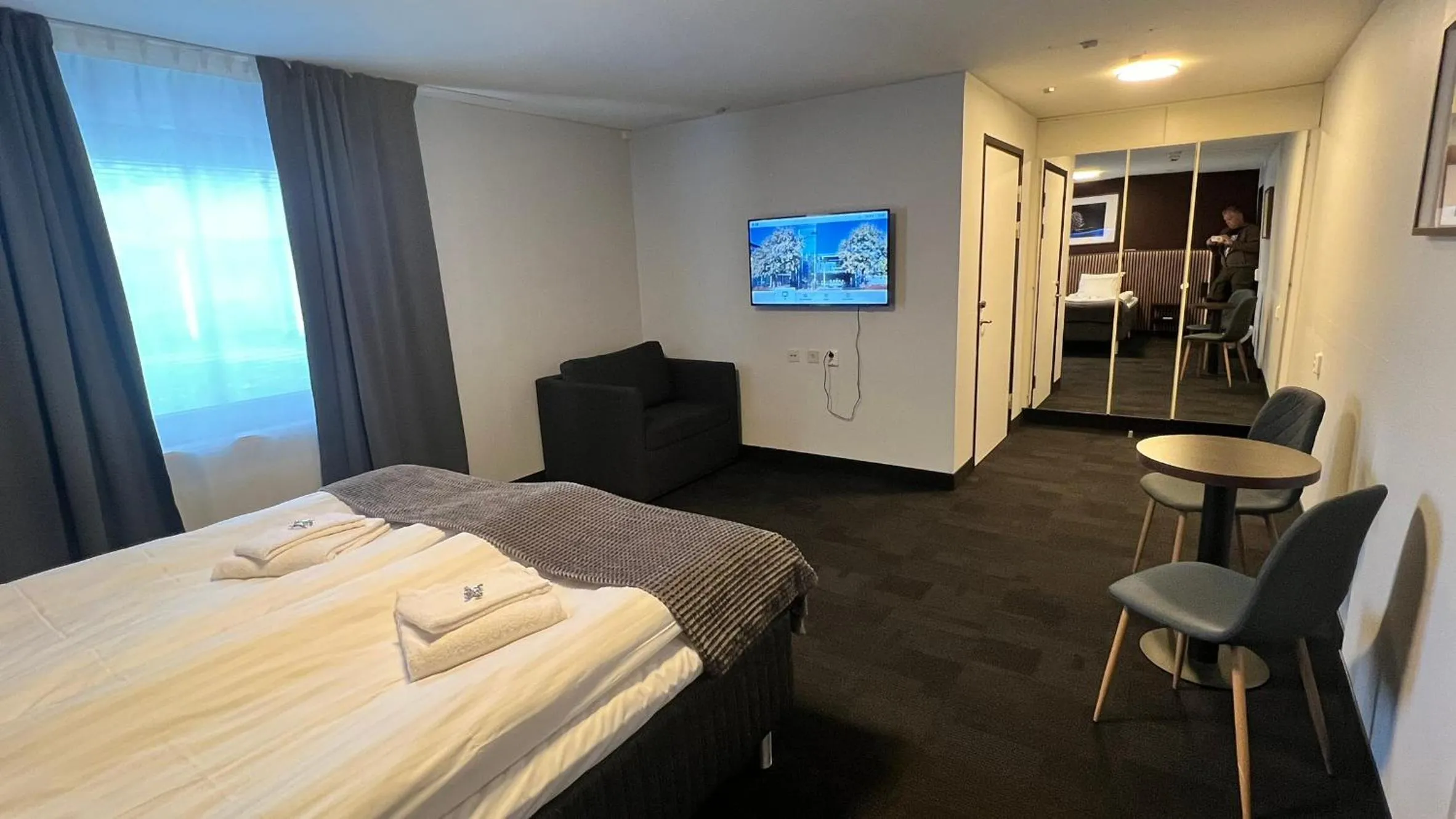 Property building, Bed in Kompassen