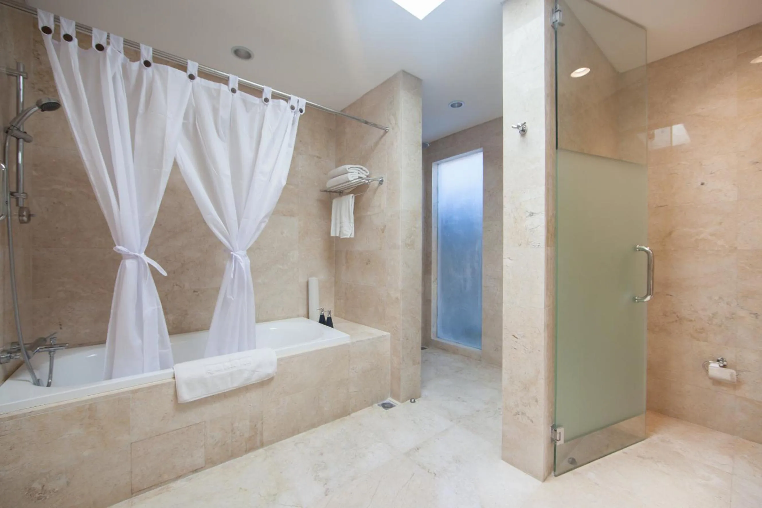 Bath in Legian Beach Hotel