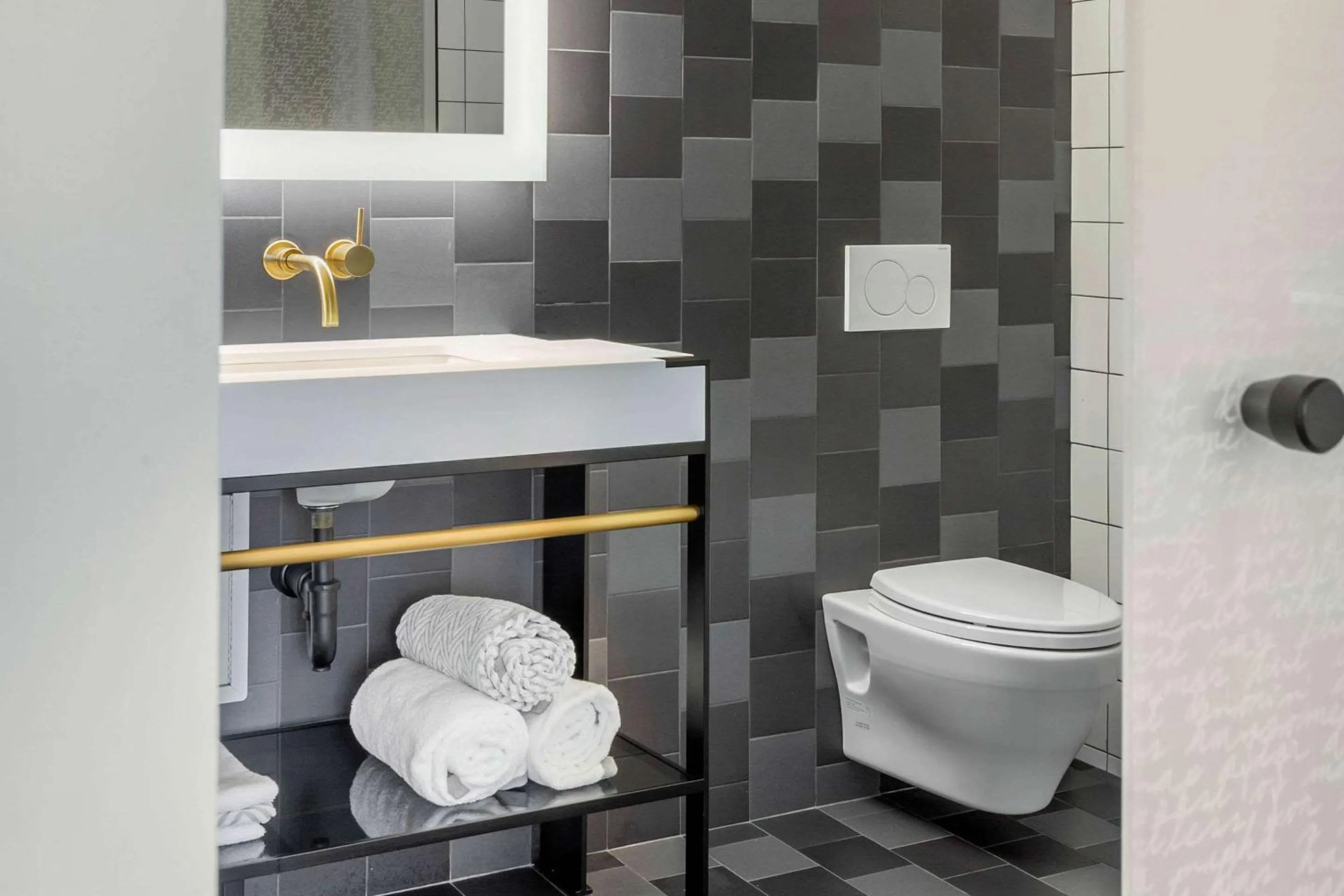 Bedroom in Cambria Hotel Boston Downtown - Seaport