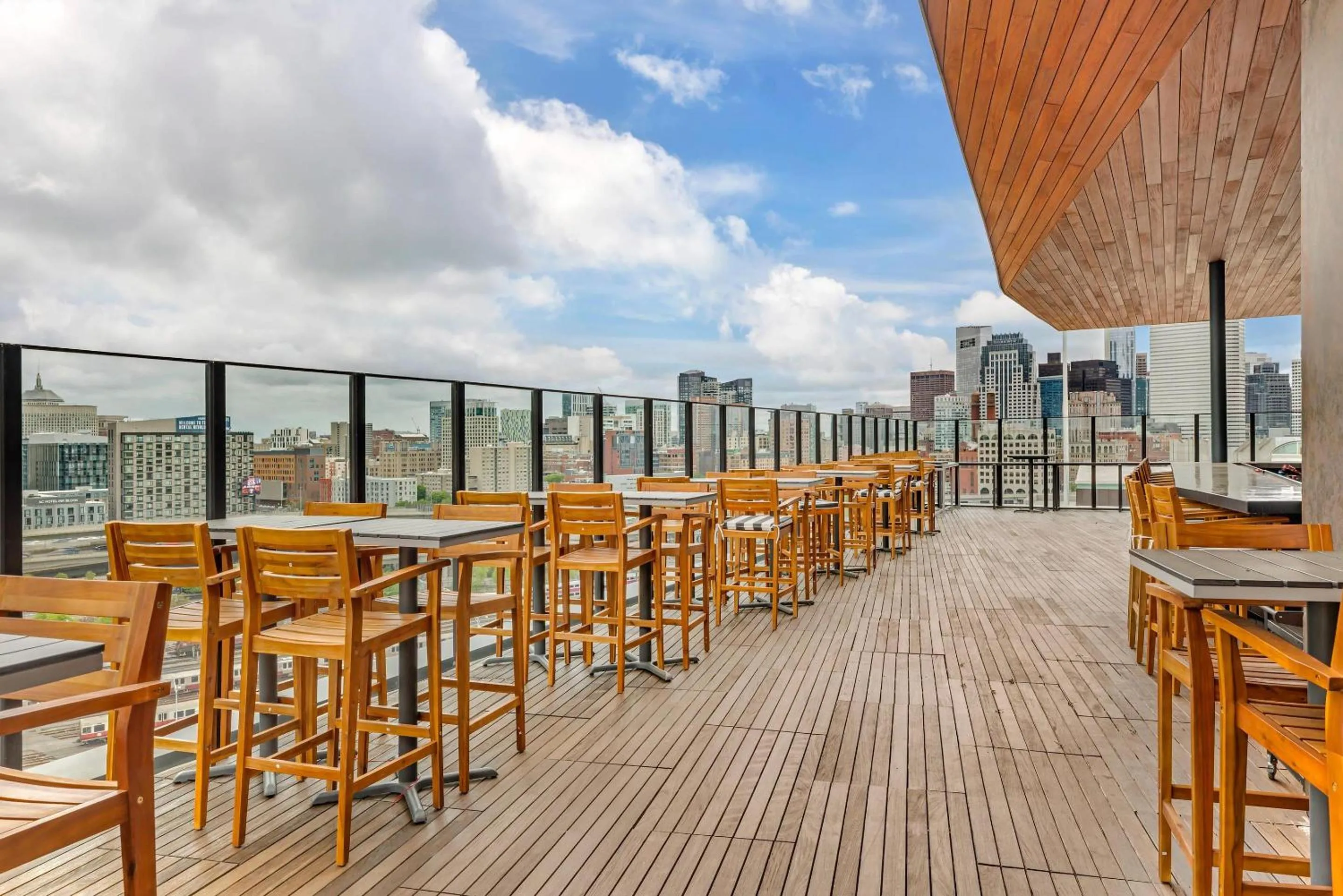 Lounge or bar in Cambria Hotel Boston Downtown - Seaport