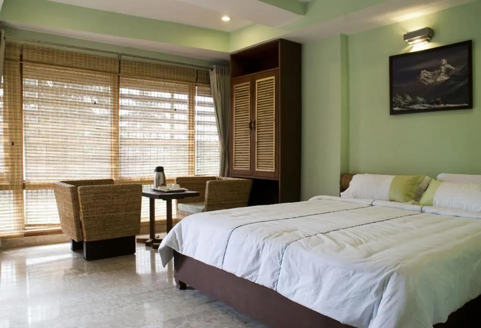 Photo of the whole room, Bed in Hotel Rains Inn