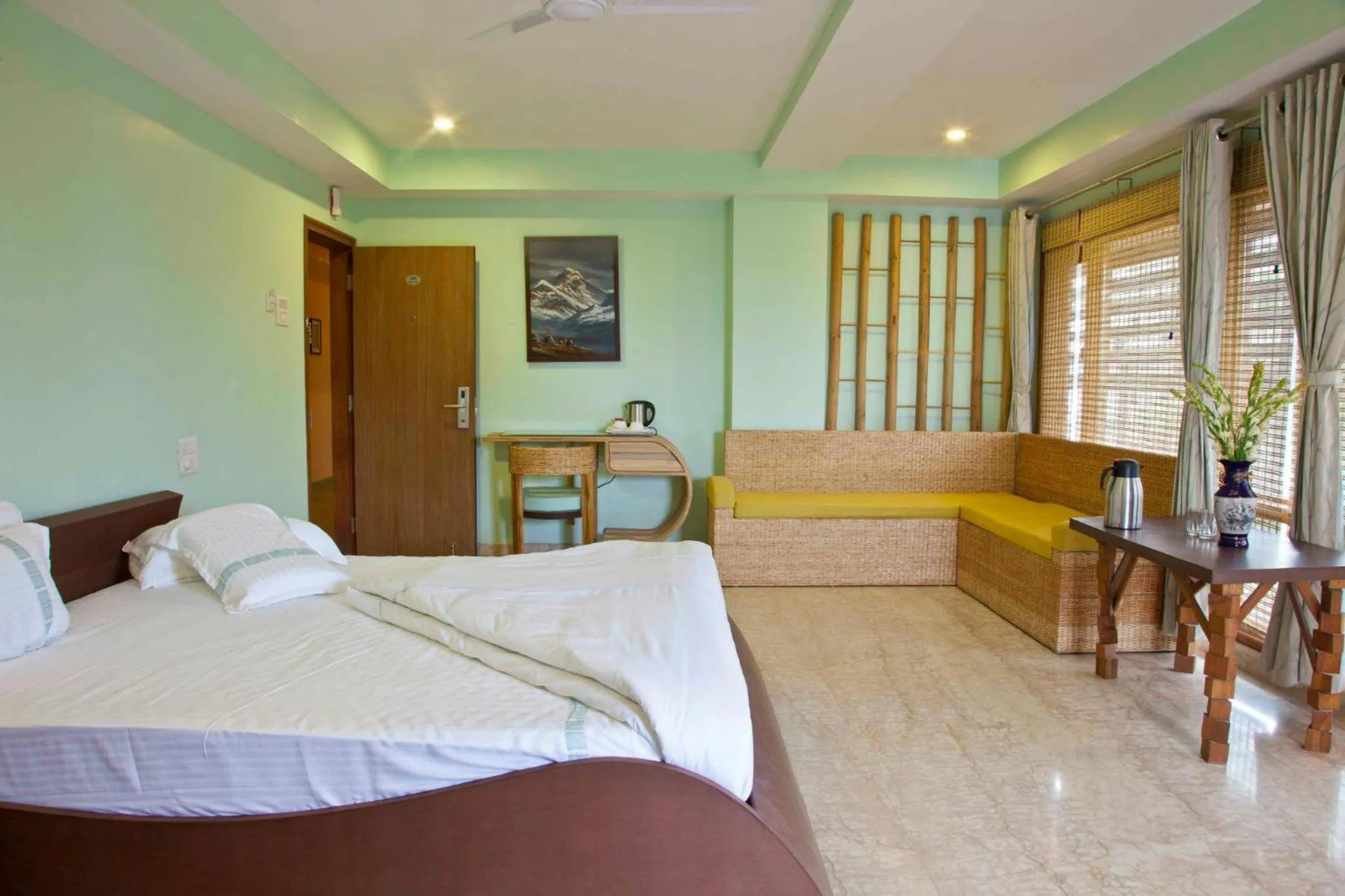 Bed in Hotel Rains Inn