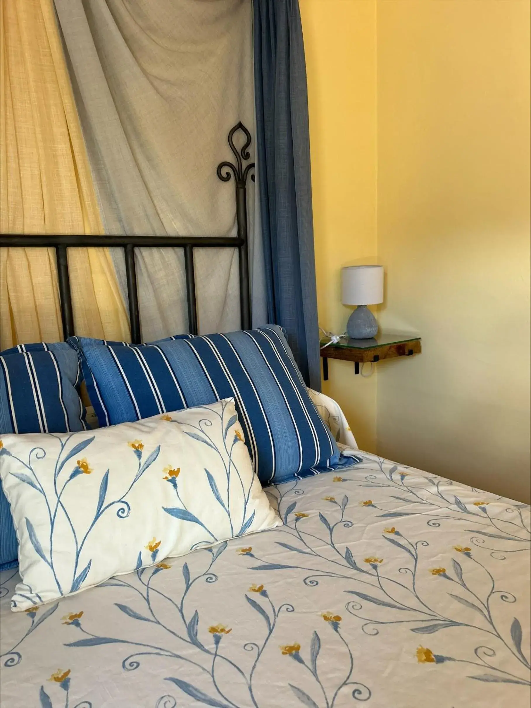 Double or Twin Room in Casa de Santiago Double or Twin Room in Casa de Santiago