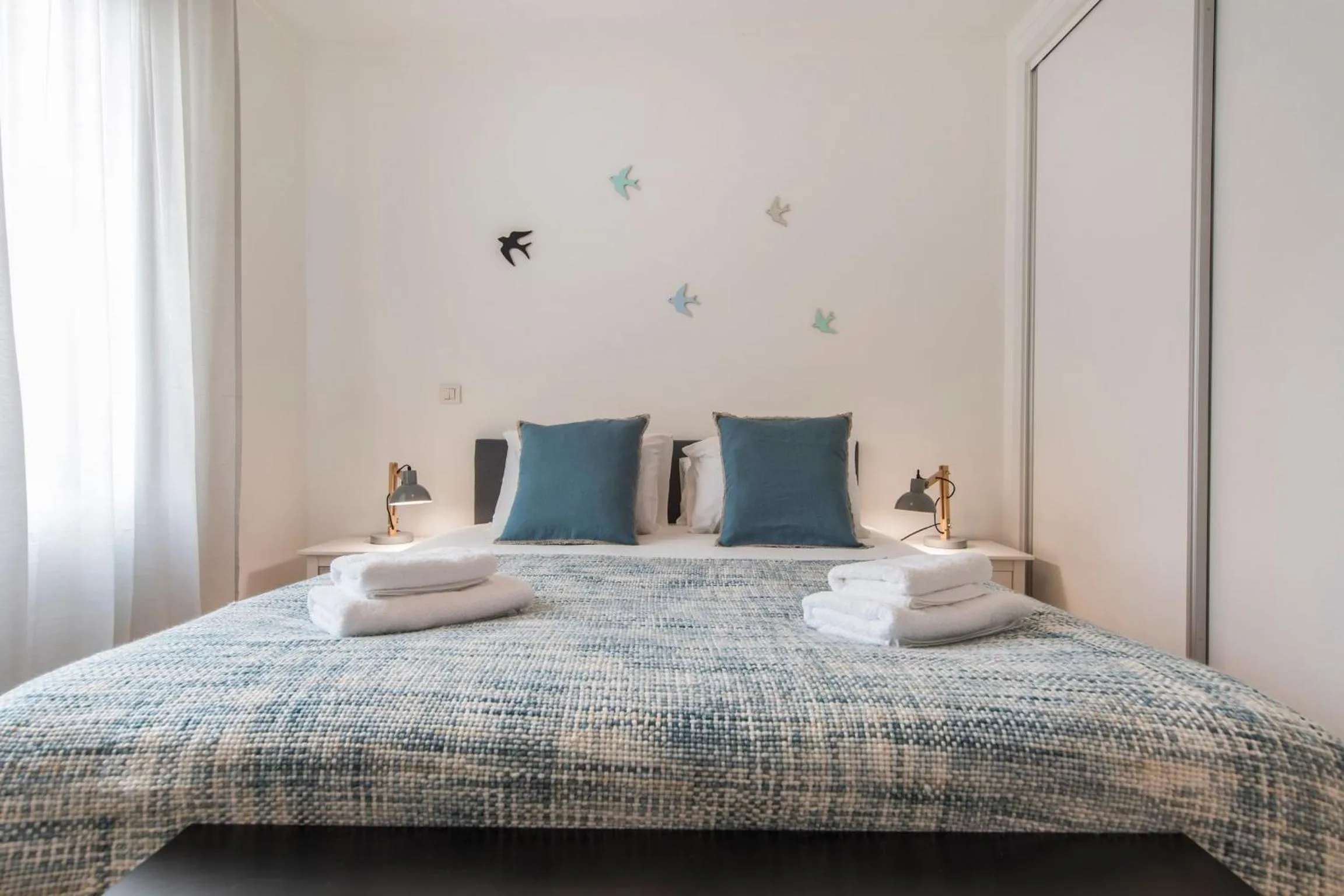 Bed in LovelyStay - Family-Friendly Apartment Downtown
