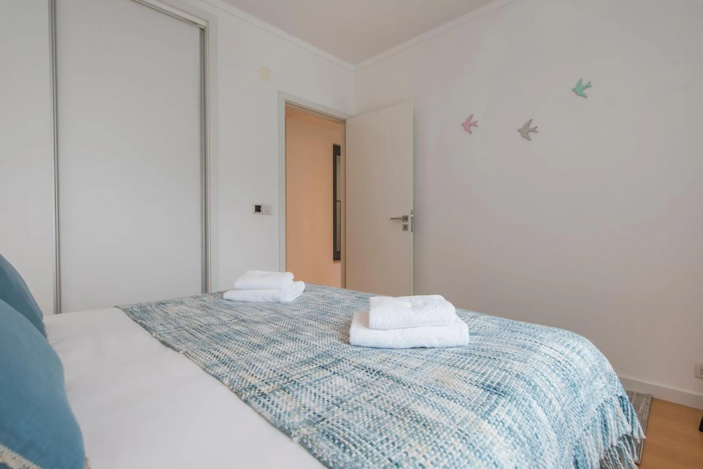 Bed in LovelyStay - Family-Friendly Apartment Downtown