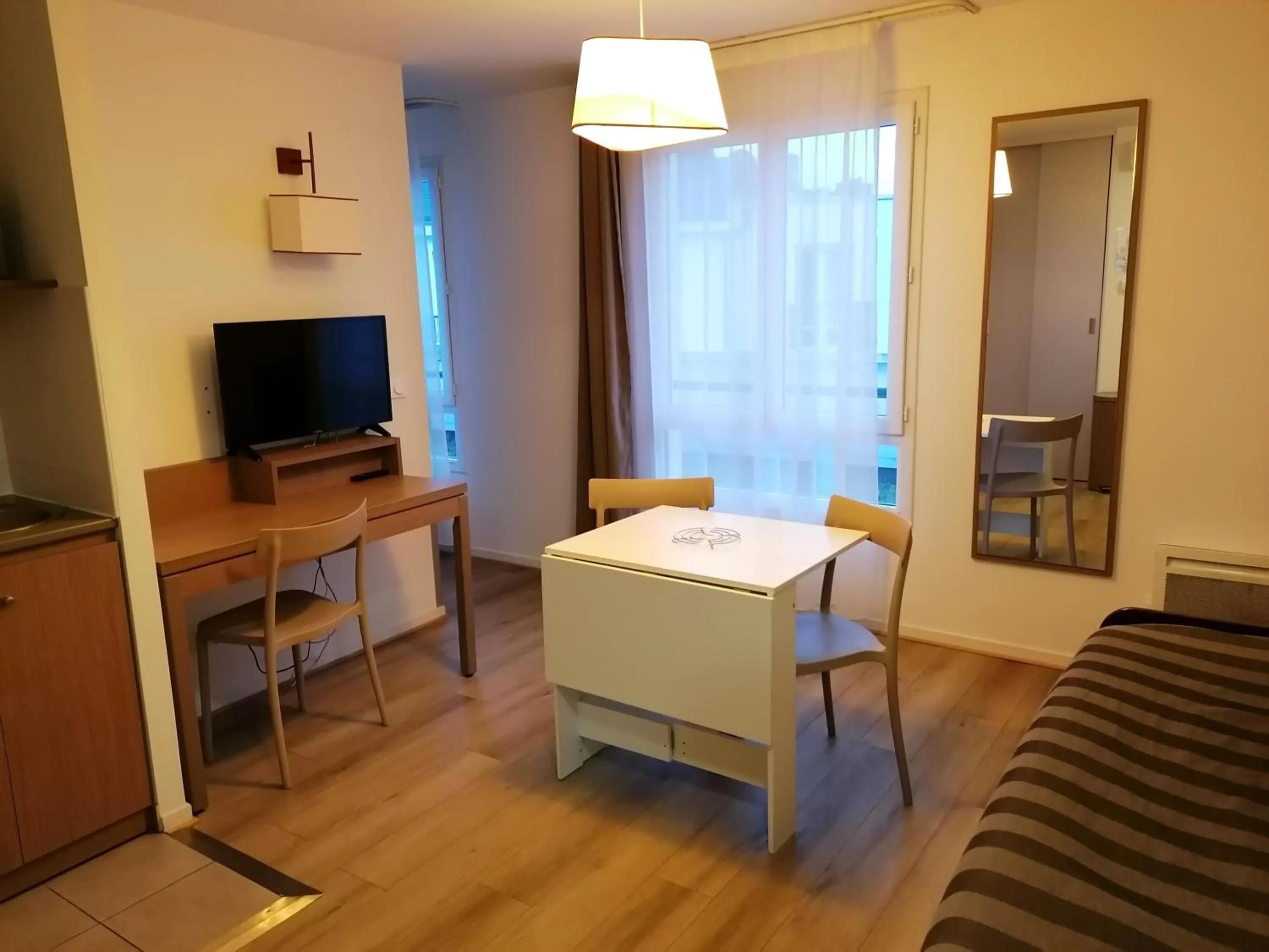 Dining area in Terres de France - Appart'Hotel Quimper Bretagne