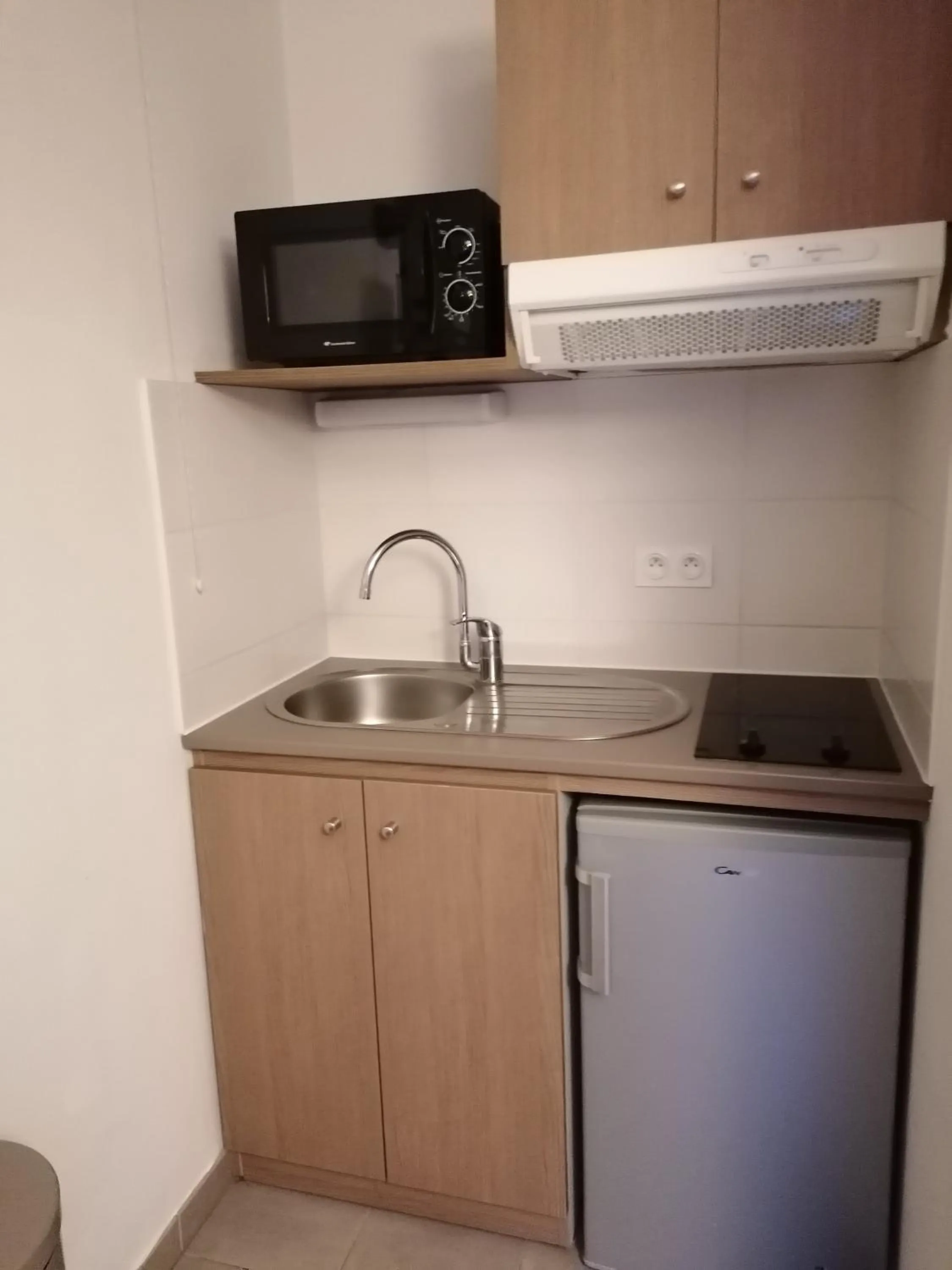 Kitchen or kitchenette in Terres de France - Appart'Hotel Quimper Bretagne