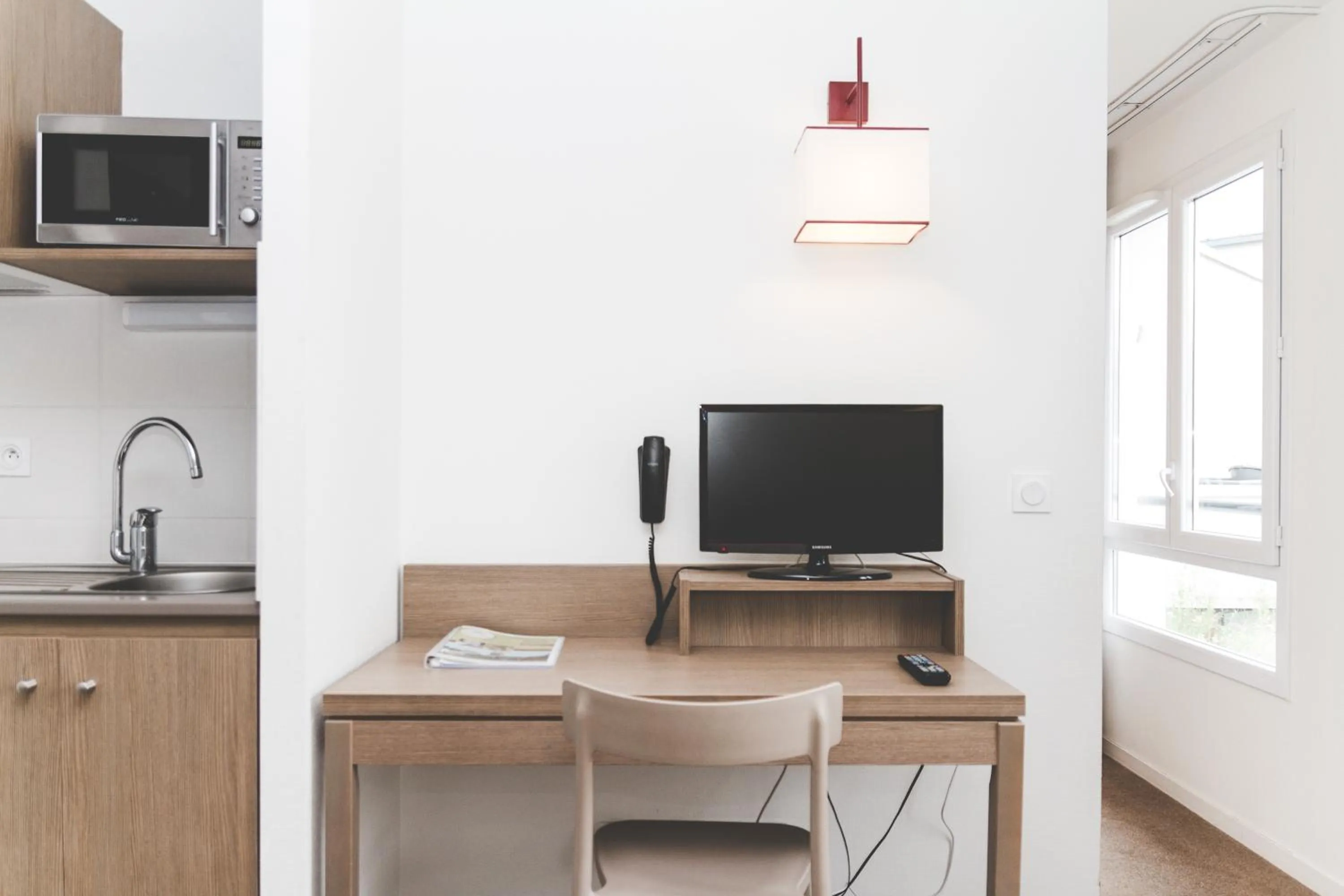 TV and multimedia in Terres de France - Appart'Hotel Quimper Bretagne