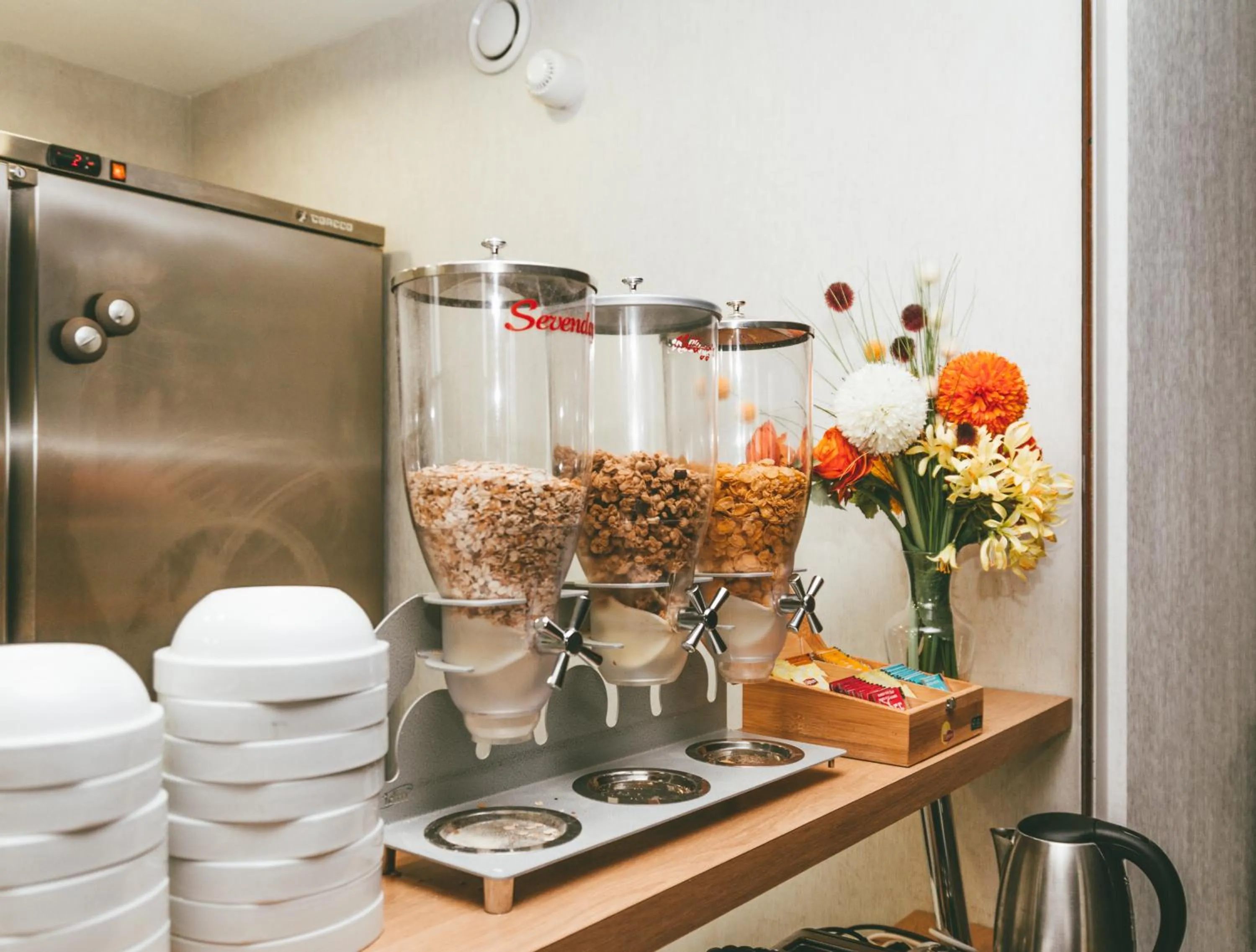 Buffet breakfast in Terres de France - Appart'Hotel Quimper Bretagne