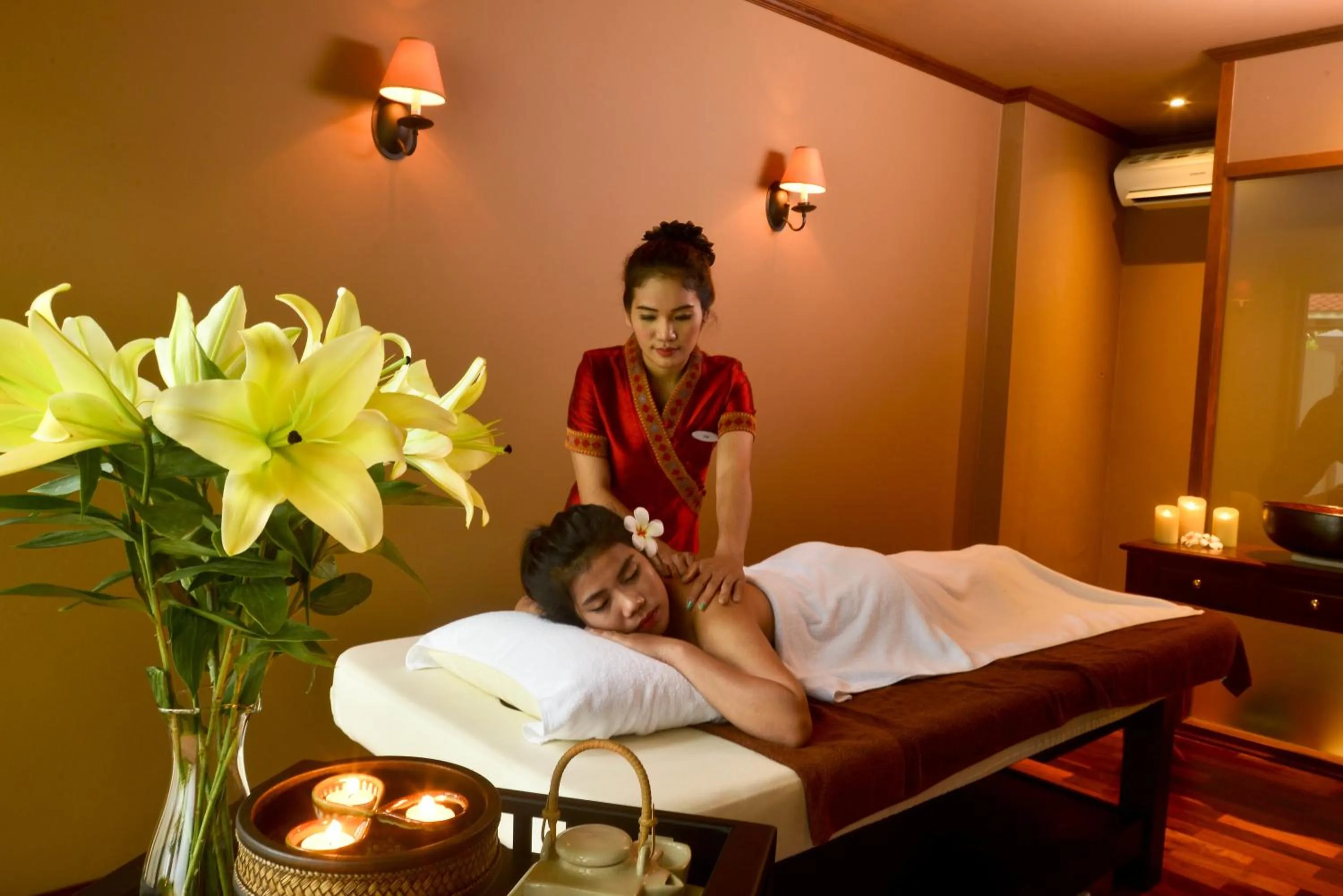 Massage in Settha Palace Hotel