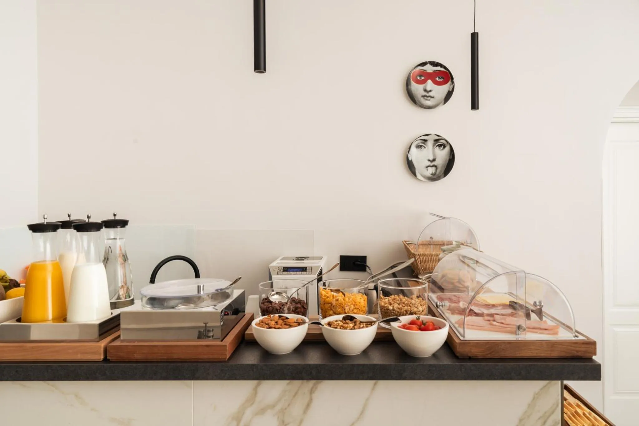 Breakfast in The Grey