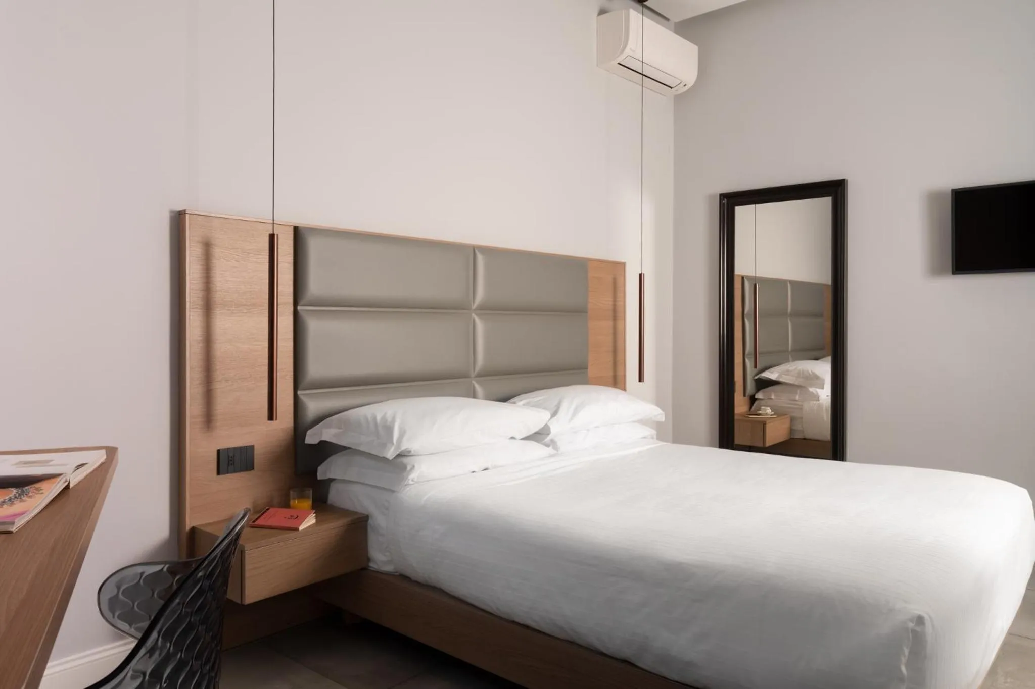 TV and multimedia, Bed in The Grey