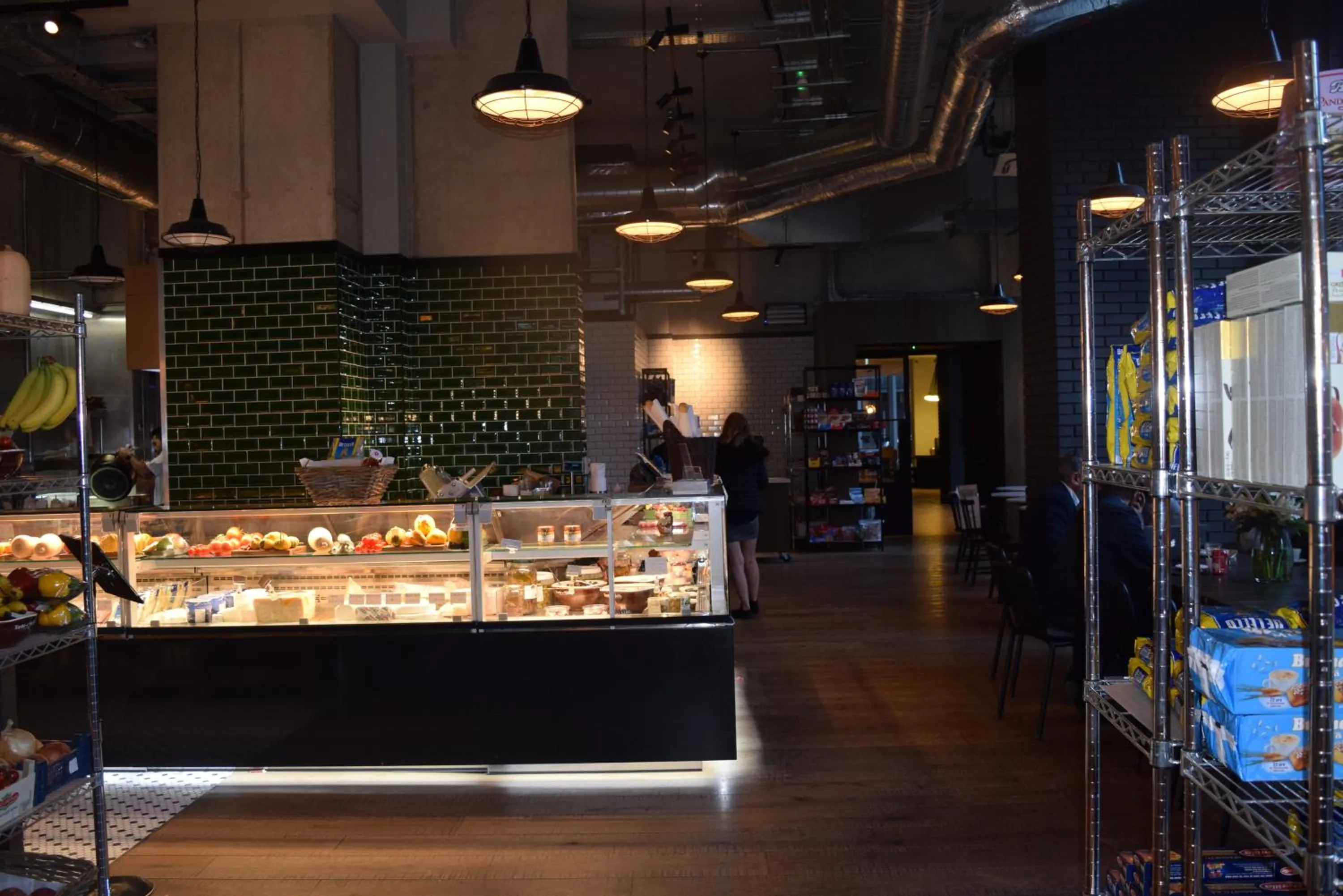 Restaurant/places to eat in London City Island 3 Bedroom Luxury Apartments, Canary Wharf