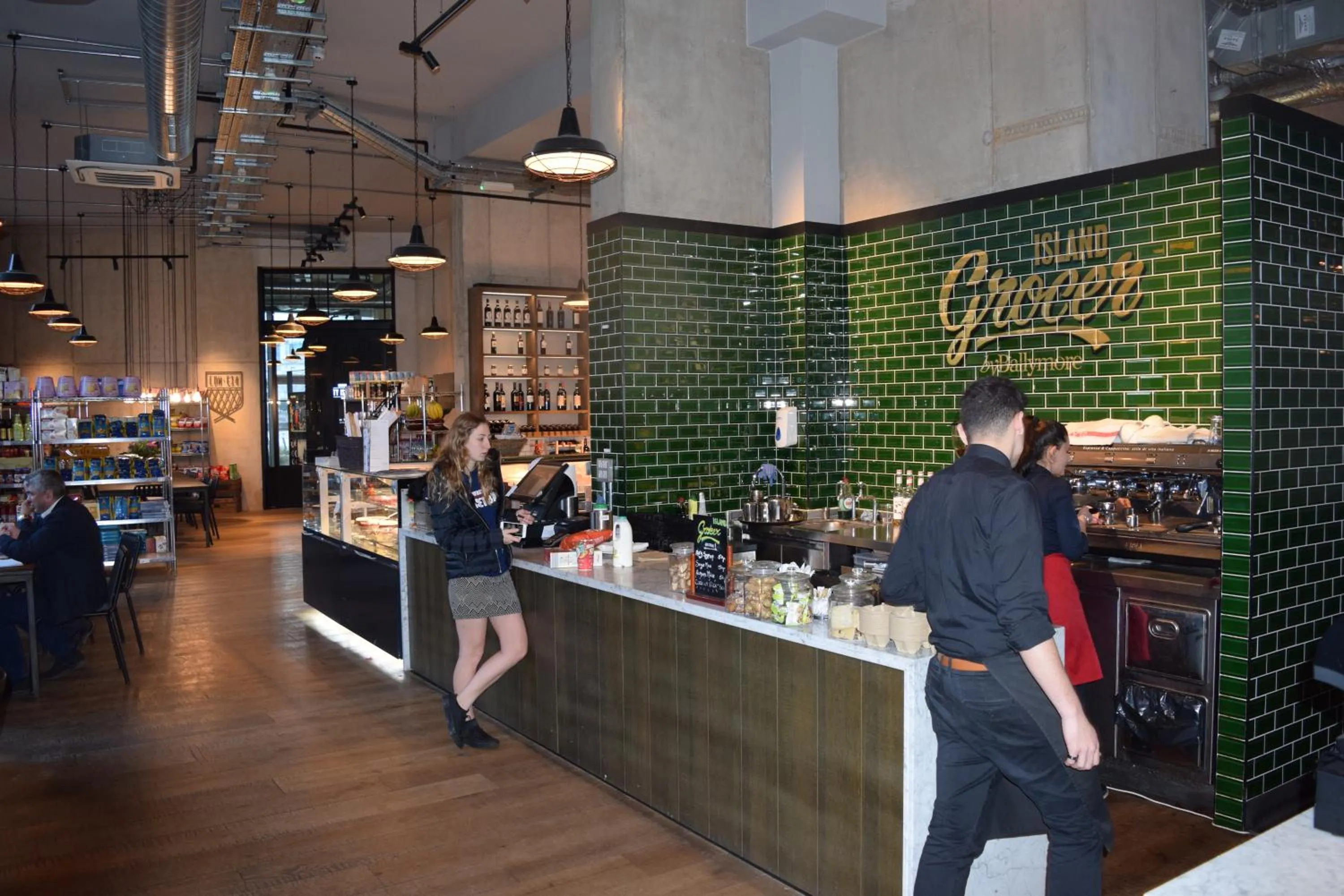 Coffee/tea facilities in London City Island 3 Bedroom Luxury Apartments, Canary Wharf