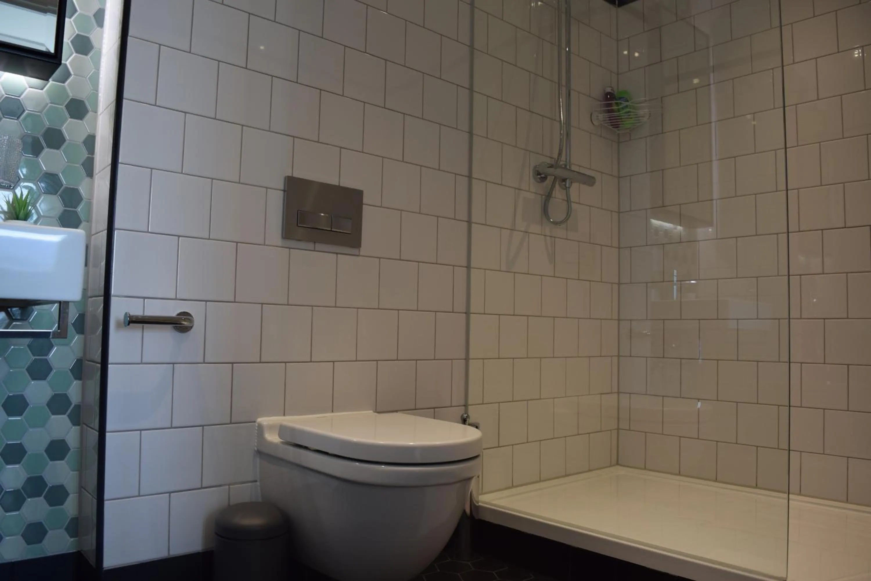 Toilet in London City Island 3 Bedroom Luxury Apartments, Canary Wharf