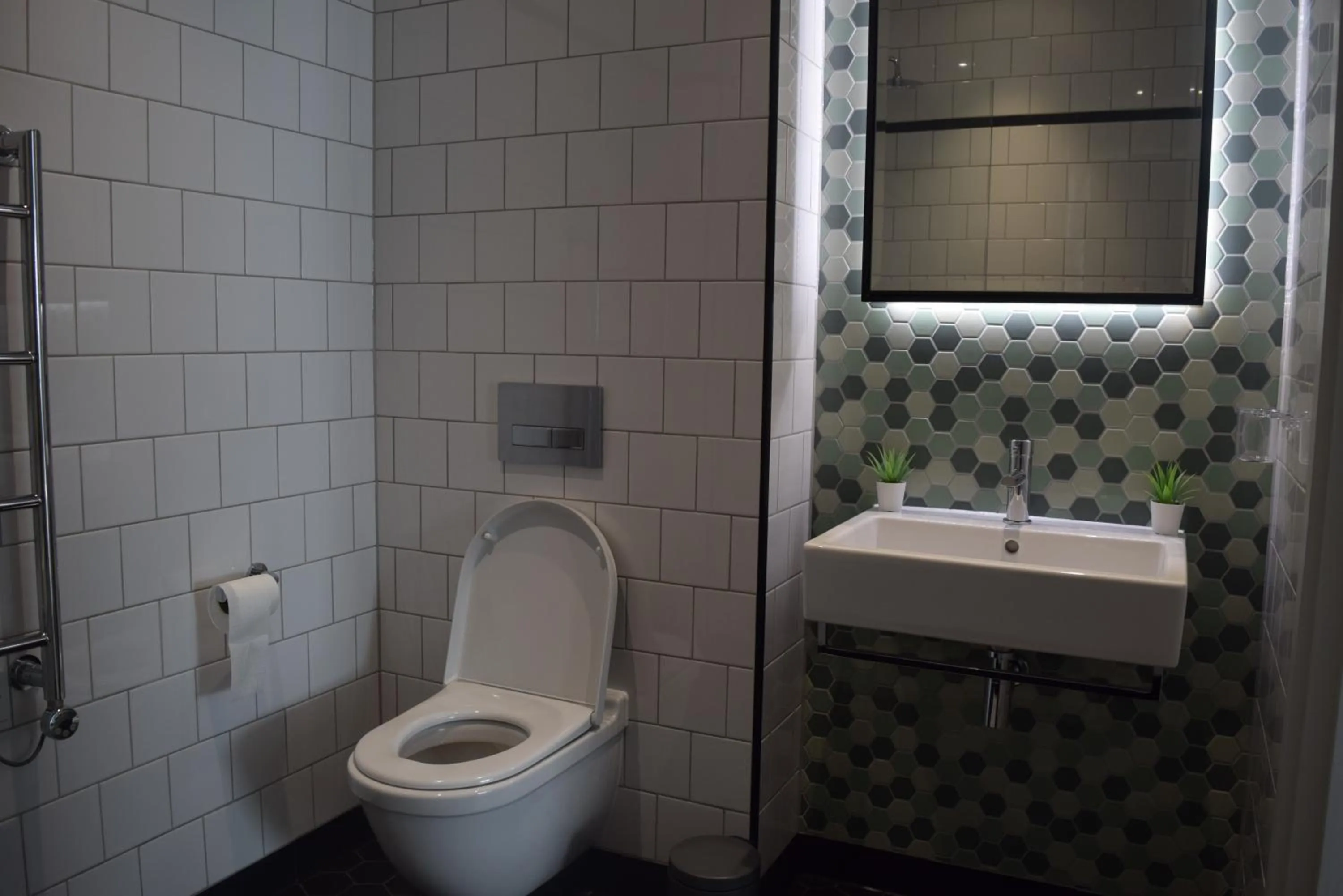 Bathroom in London City Island 3 Bedroom Luxury Apartments, Canary Wharf