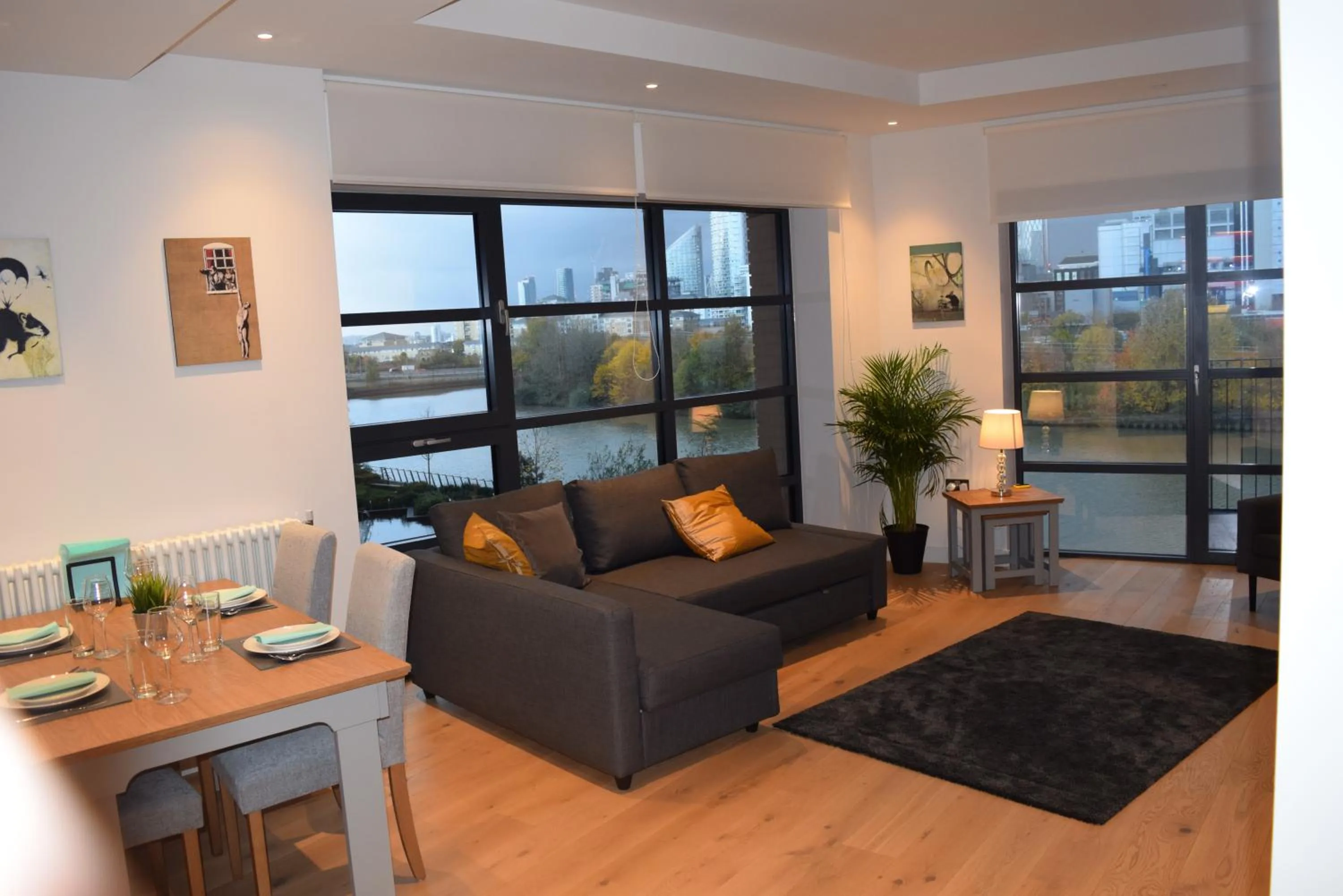 Living room in London City Island 3 Bedroom Luxury Apartments, Canary Wharf