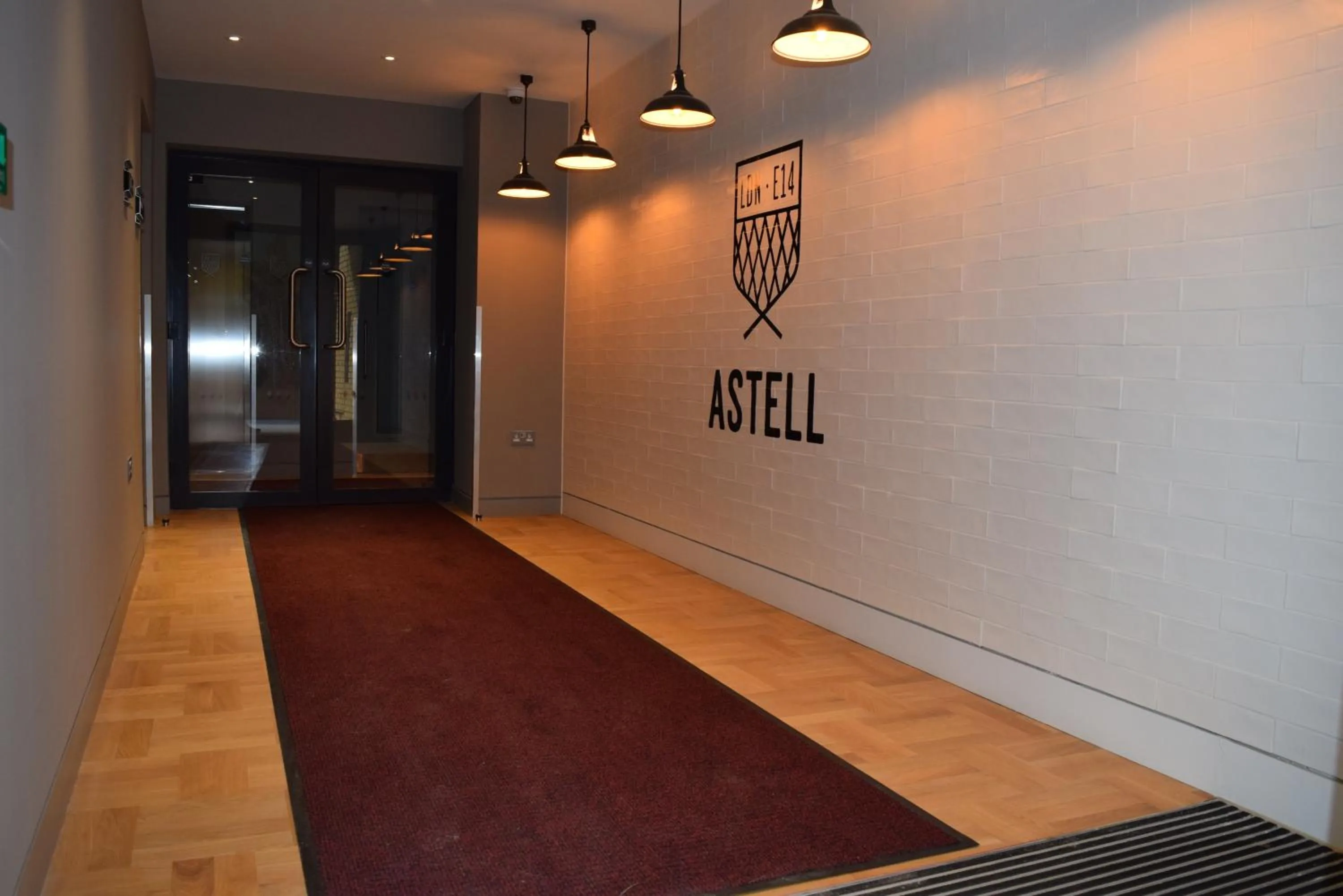 Lobby or reception in London City Island 3 Bedroom Luxury Apartments, Canary Wharf