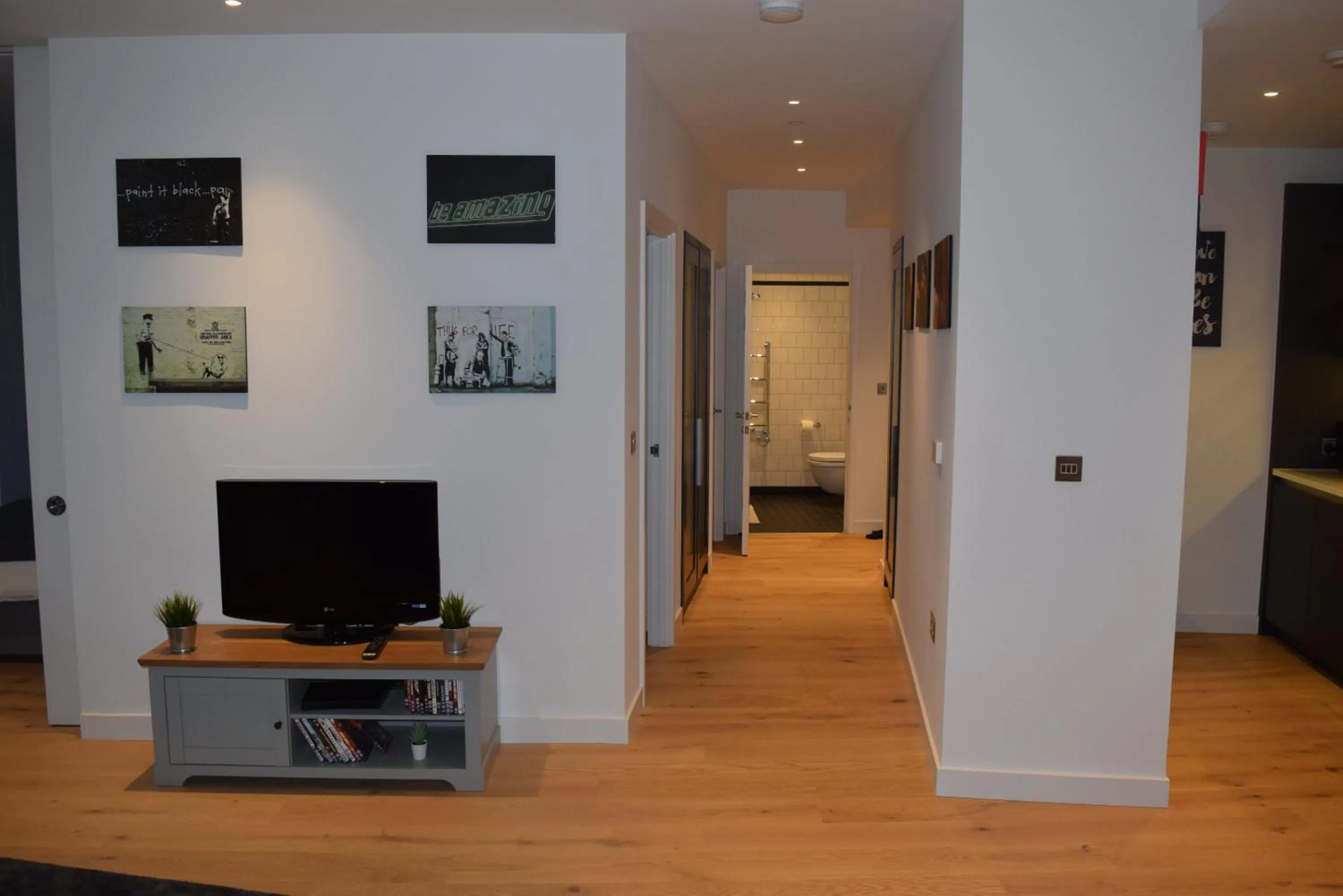 Living room in London City Island 3 Bedroom Luxury Apartments, Canary Wharf