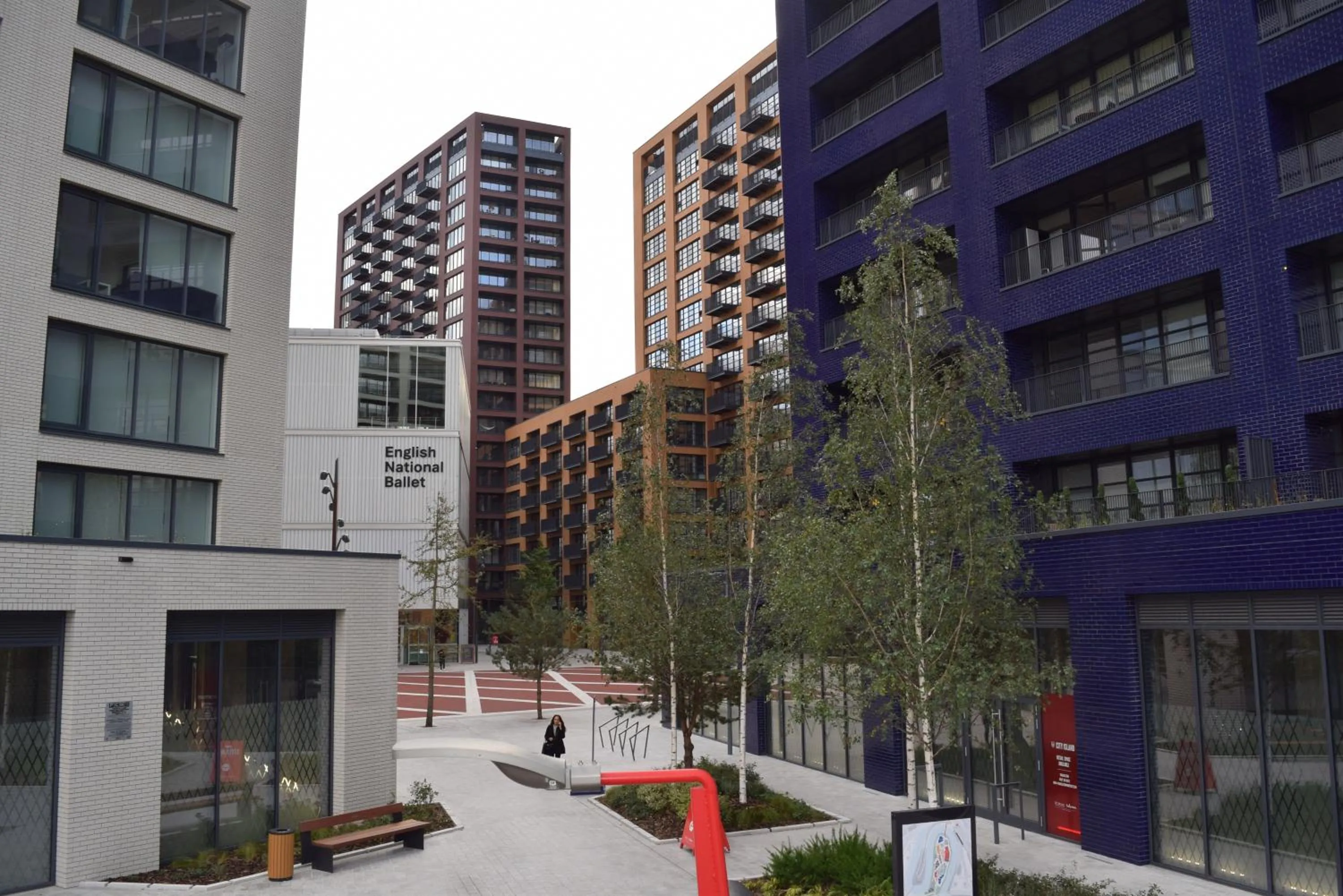 Neighbourhood in London City Island 3 Bedroom Luxury Apartments, Canary Wharf