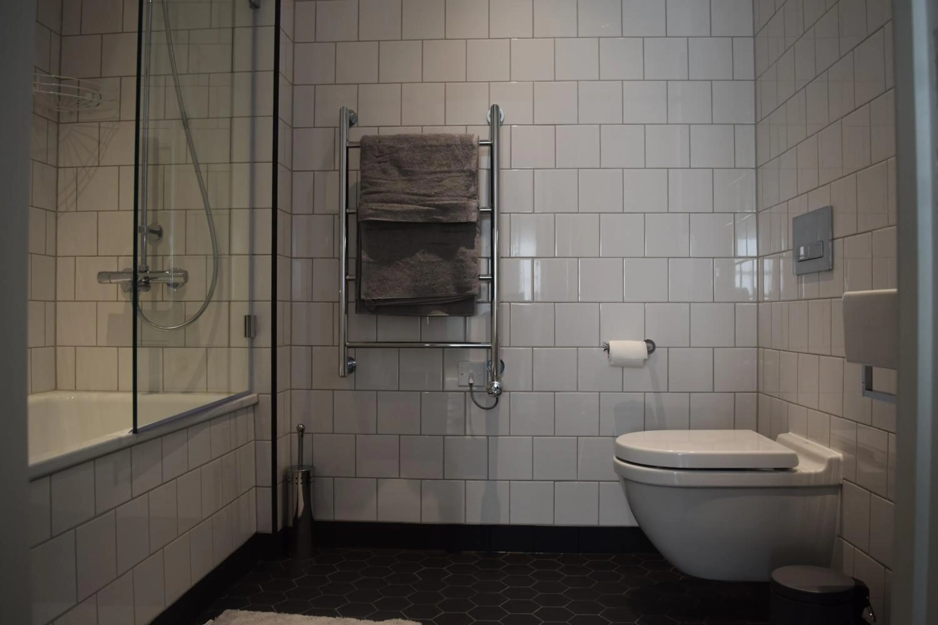 Bathroom in London City Island 3 Bedroom Luxury Apartments, Canary Wharf