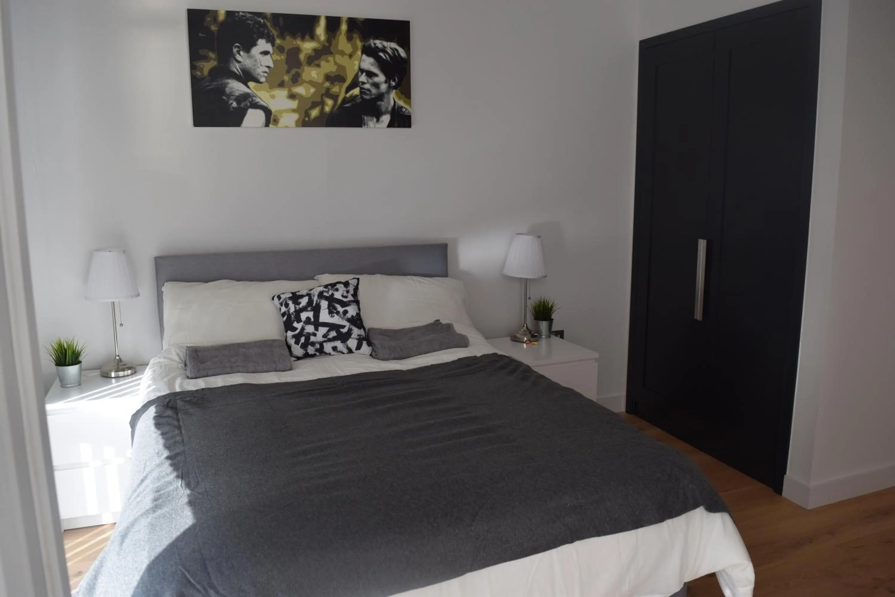 Bedroom, Bed in London City Island 3 Bedroom Luxury Apartments, Canary Wharf