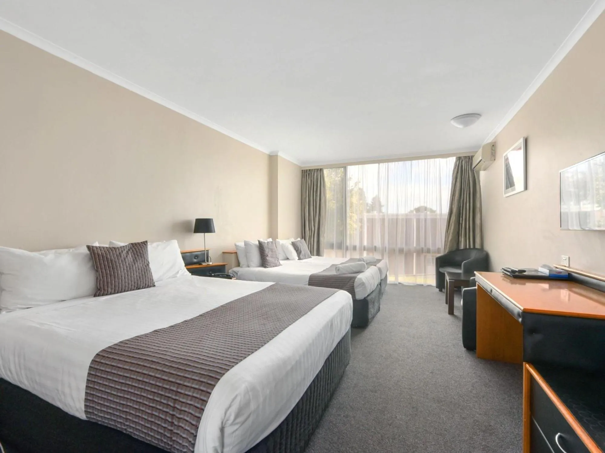 Bed in Commodore Regent Launceston