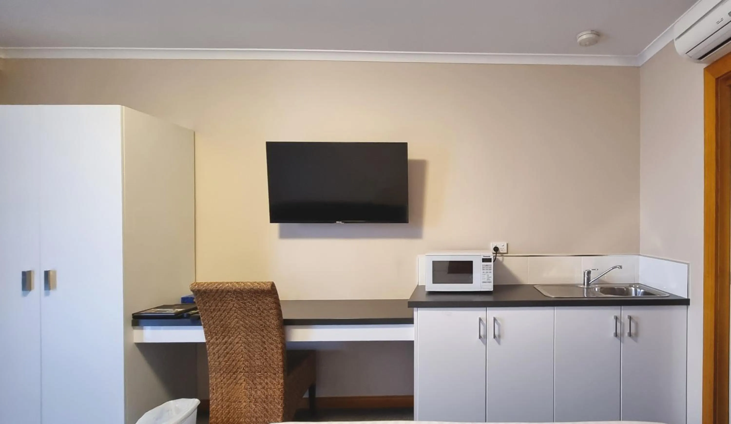 Commodore Regent Launceston