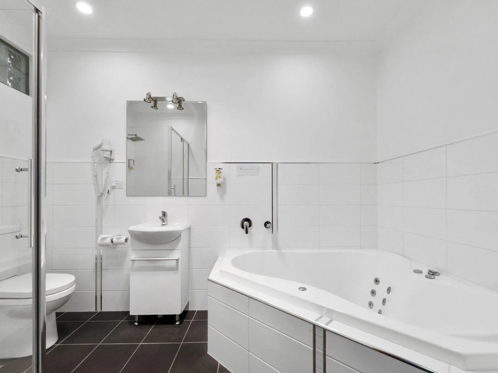 Commodore Regent Launceston