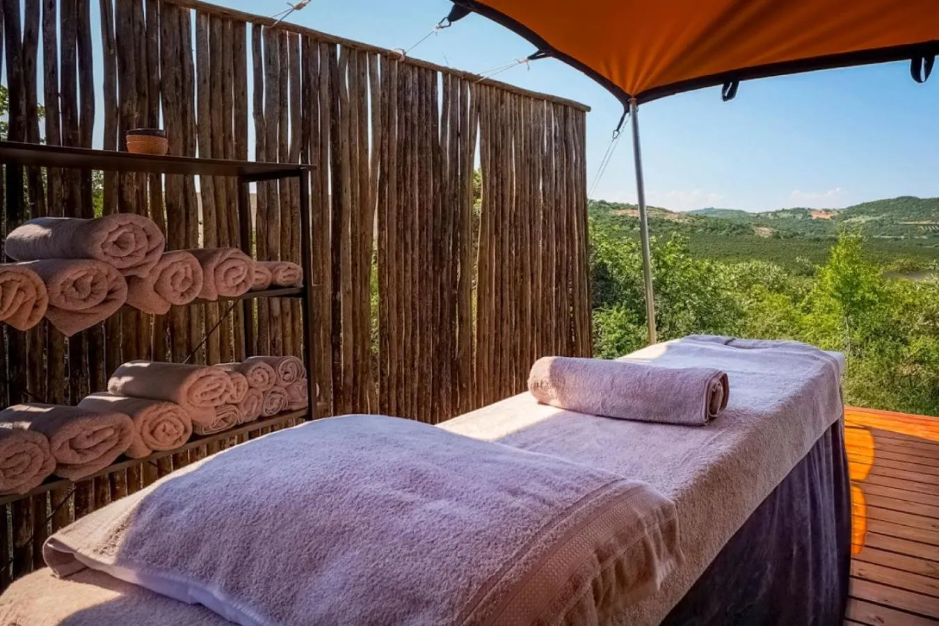 Spa and wellness centre/facilities, Bed in Ndhula Luxury Tented Lodge