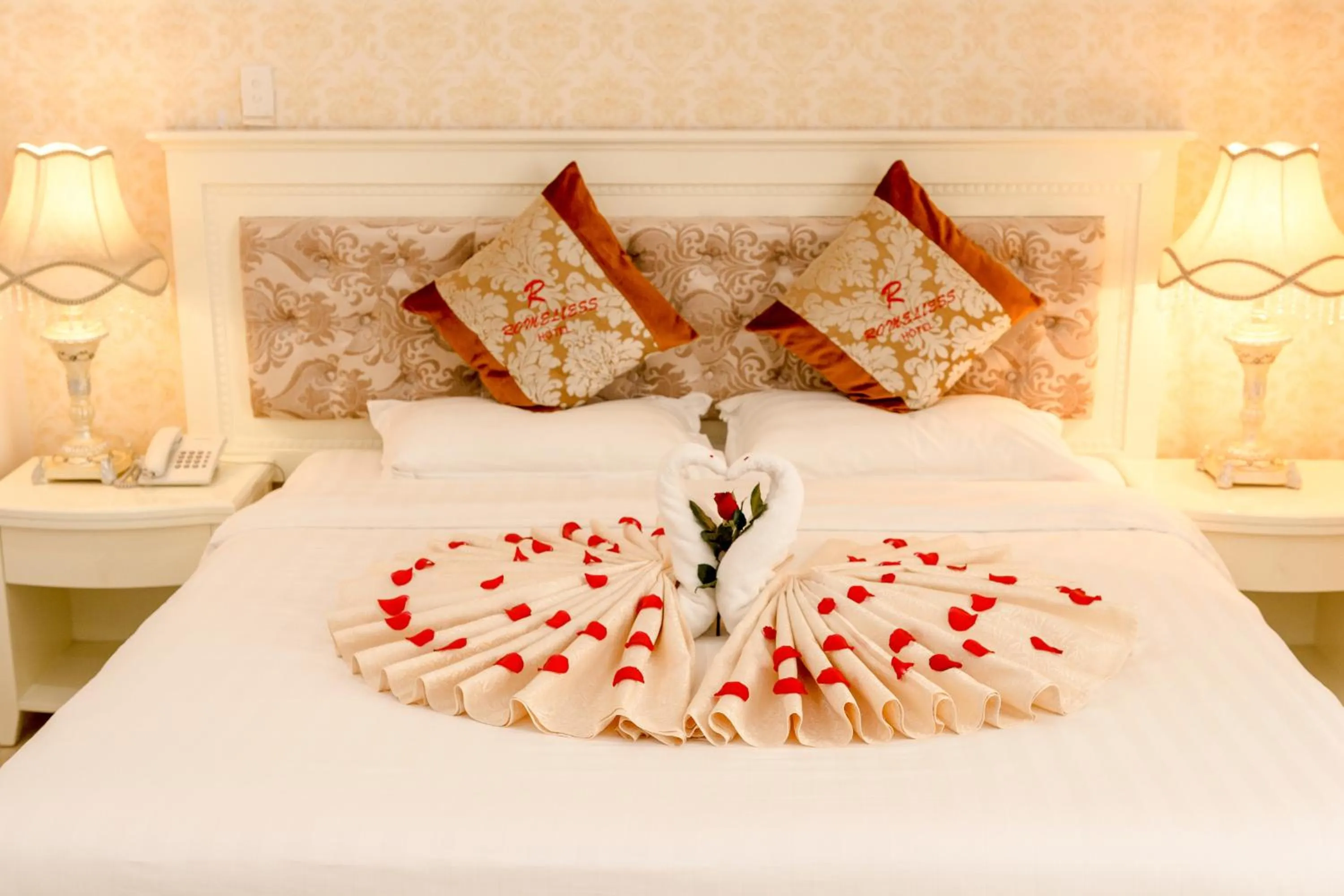 Bed in Romeliess Hotel