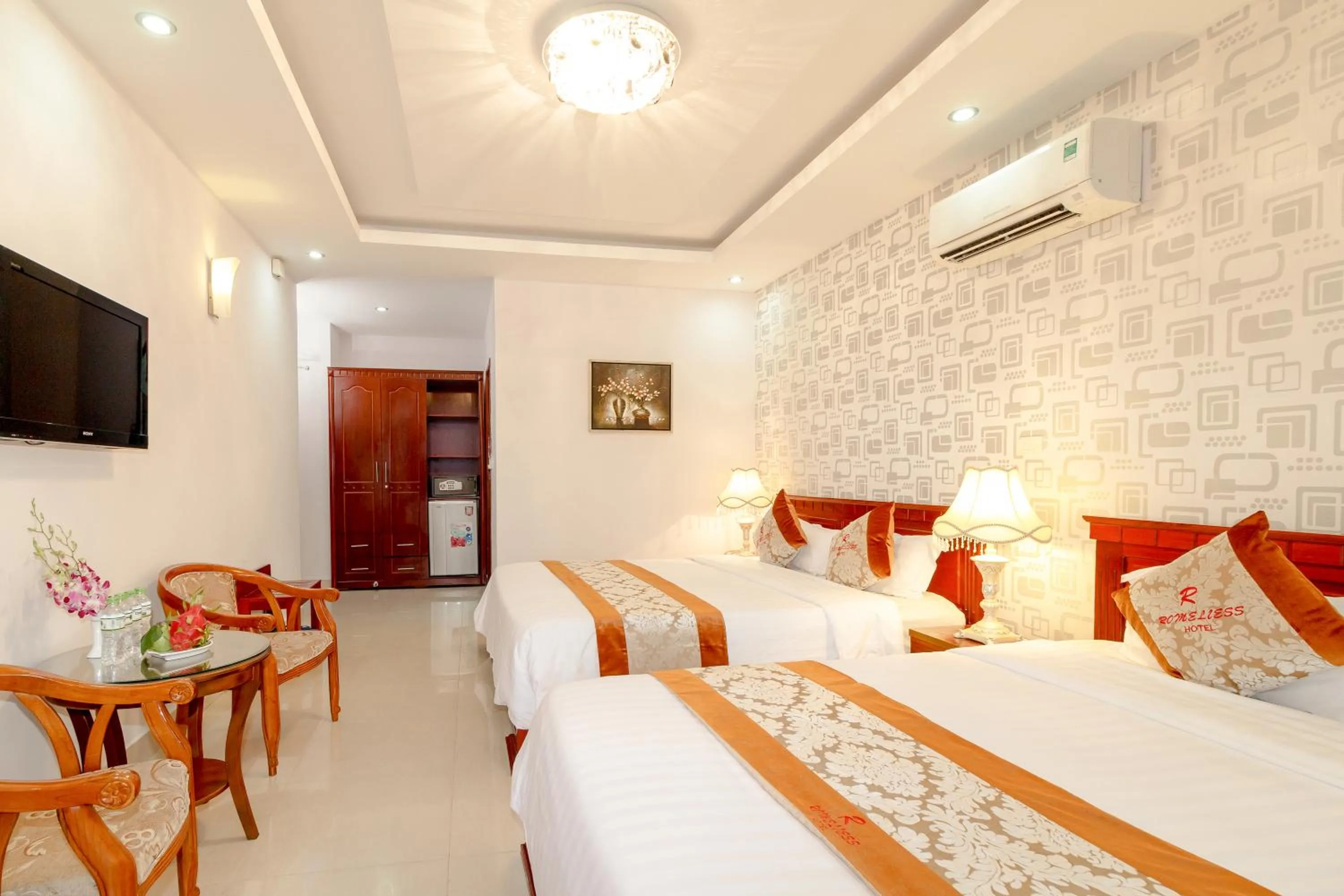 Bed in Romeliess Hotel