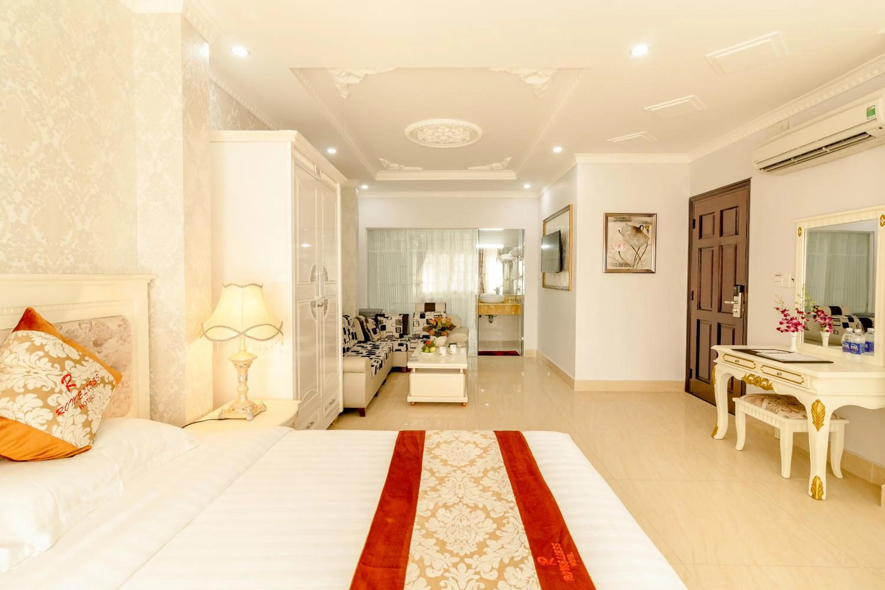 Bed in Romeliess Hotel