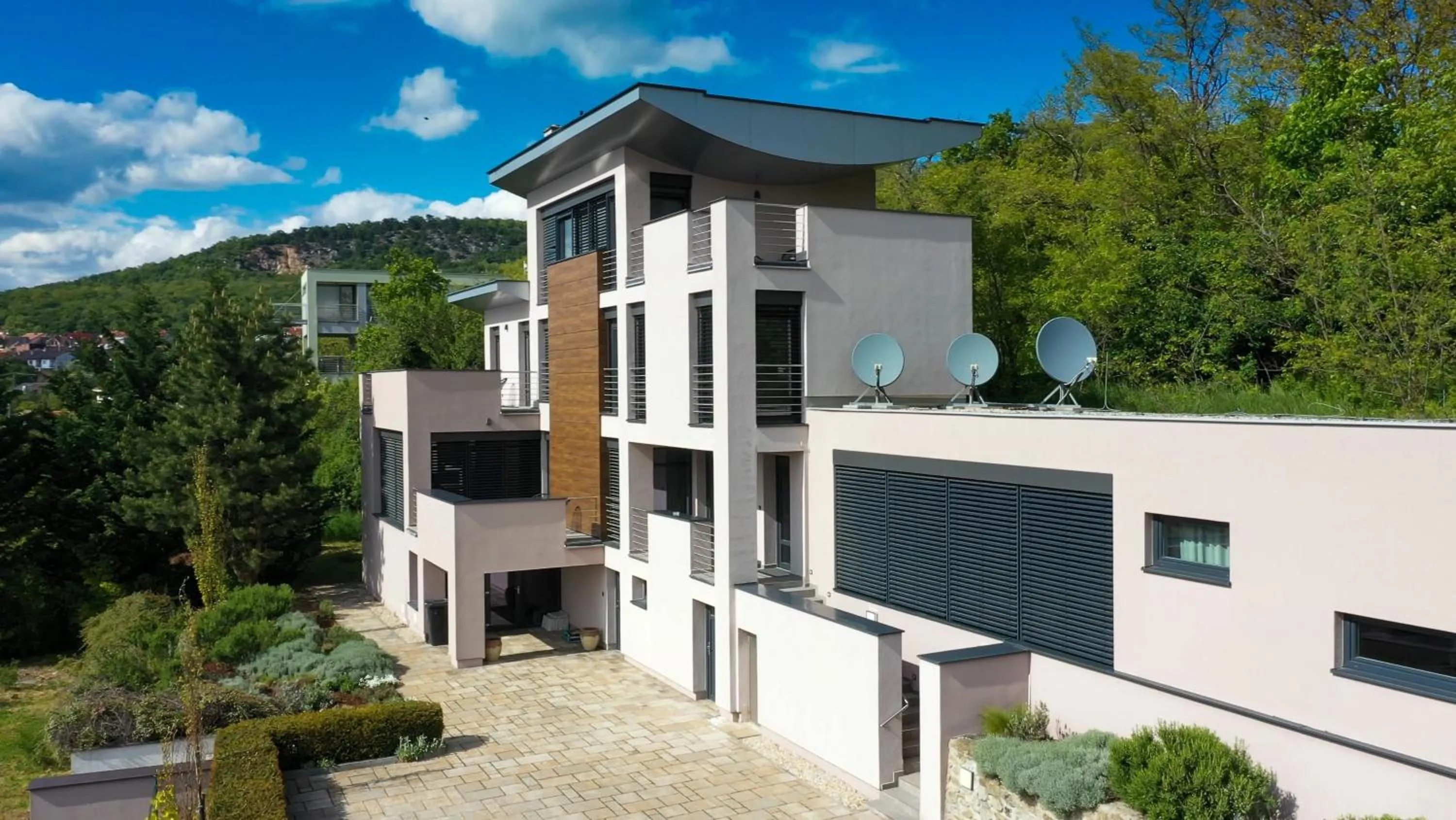 Property building in Hotel Golden Key, 4 Stars Superior