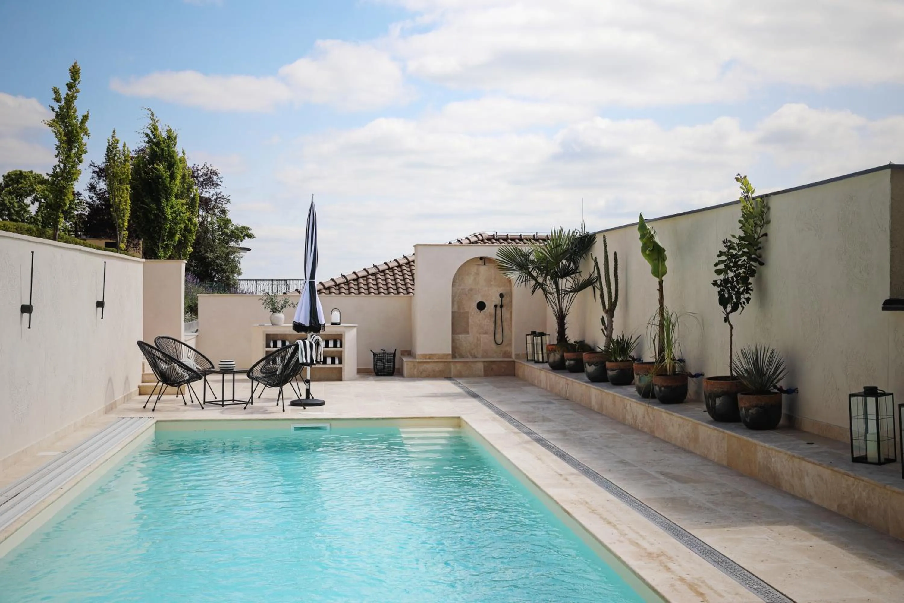 Swimming pool in Hotel Golden Key, 4 Stars Superior