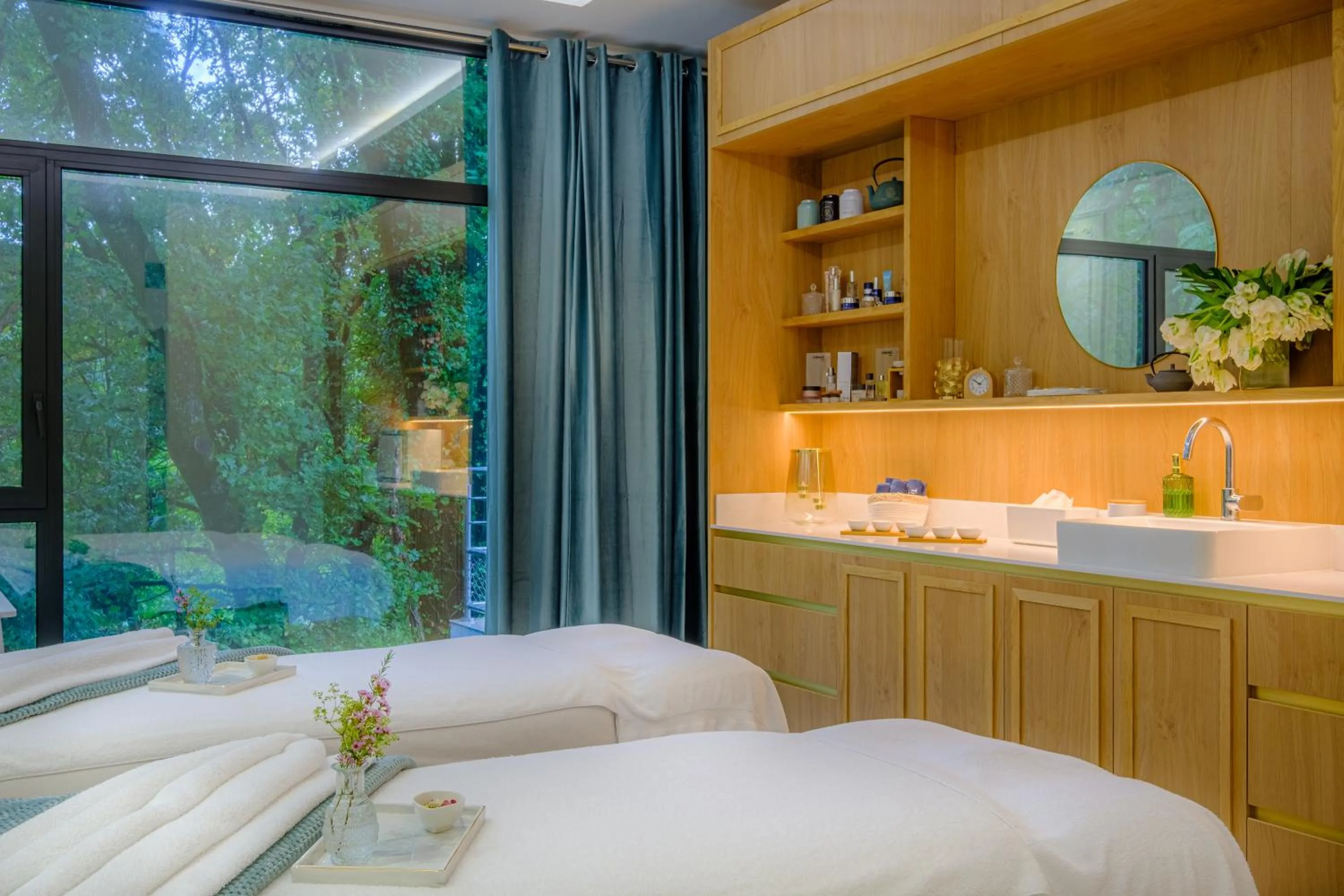 Spa and wellness centre/facilities in Château des Reynats