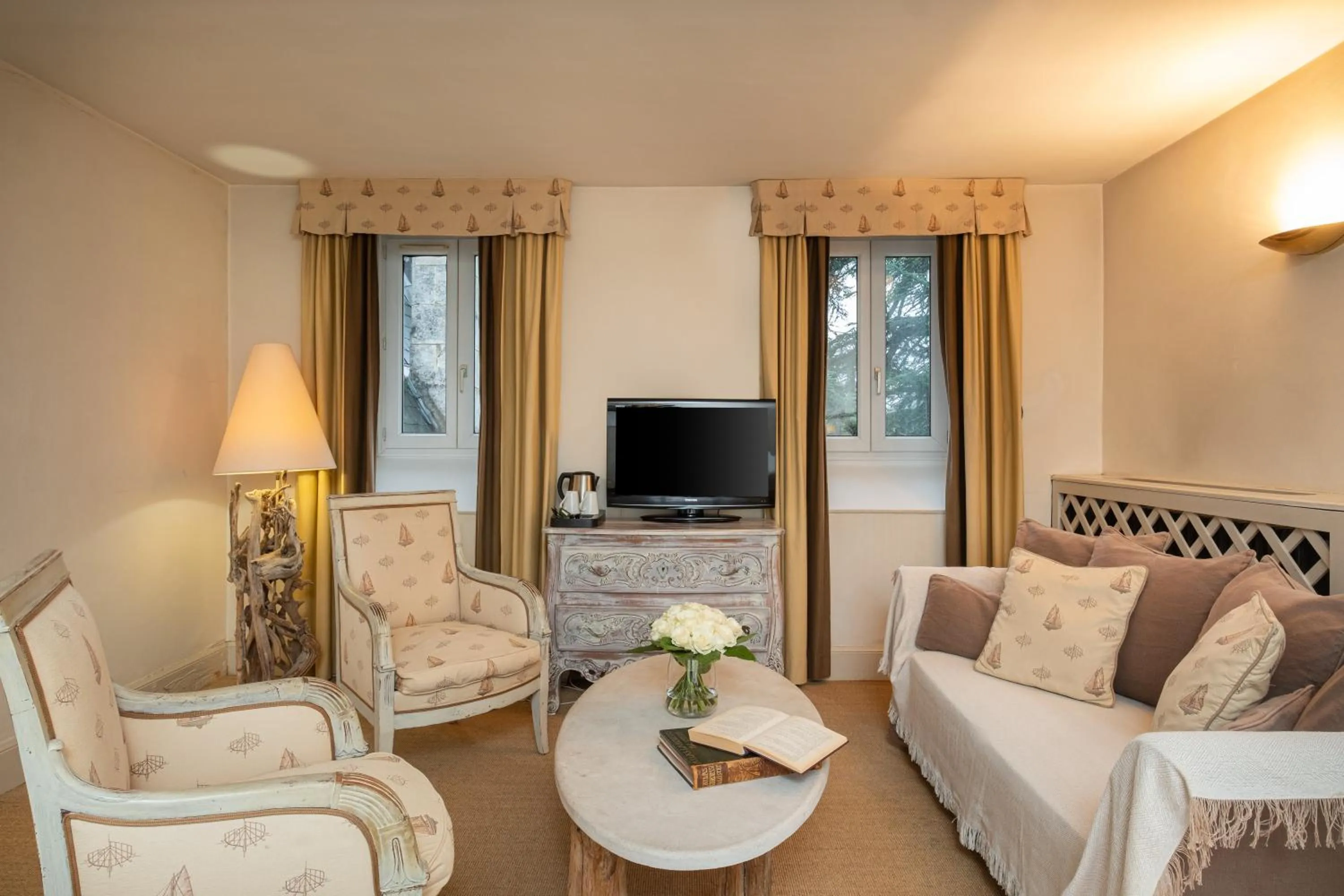 Living room in Château des Reynats