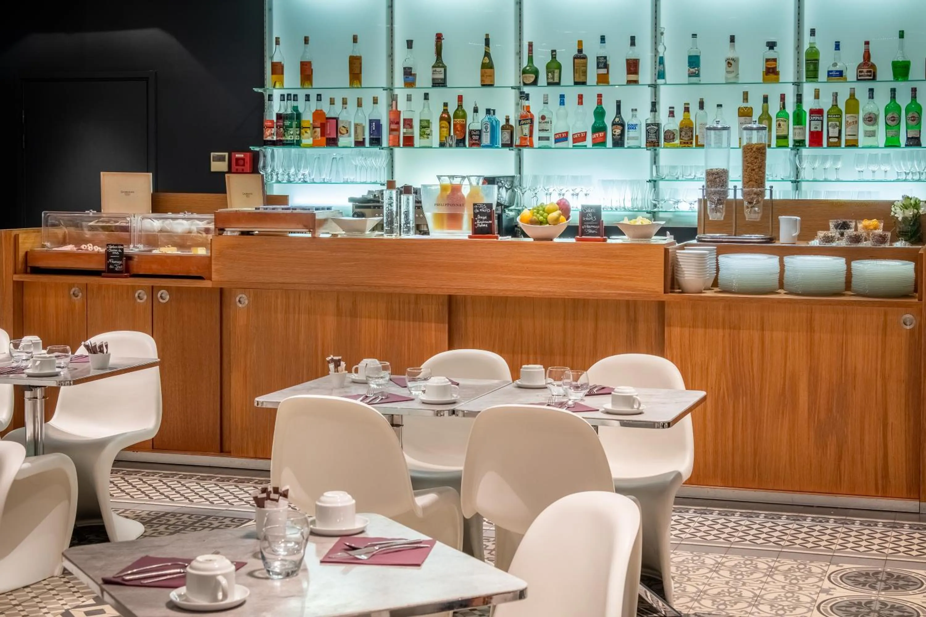 Breakfast in Château des Reynats