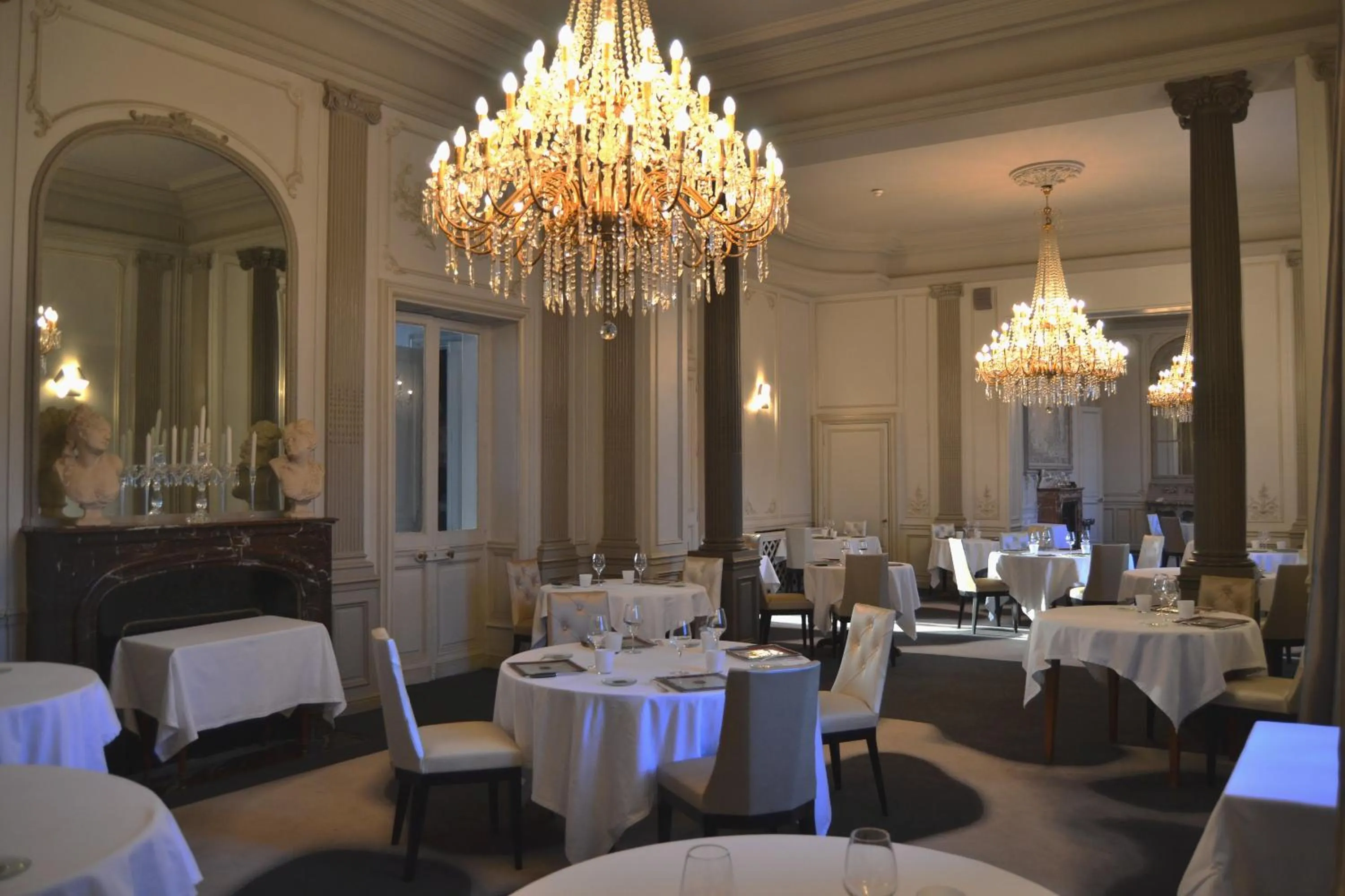 Restaurant/places to eat in Château des Reynats