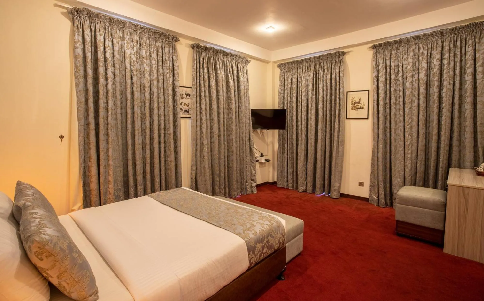 Family, Bed in The Wind Castle