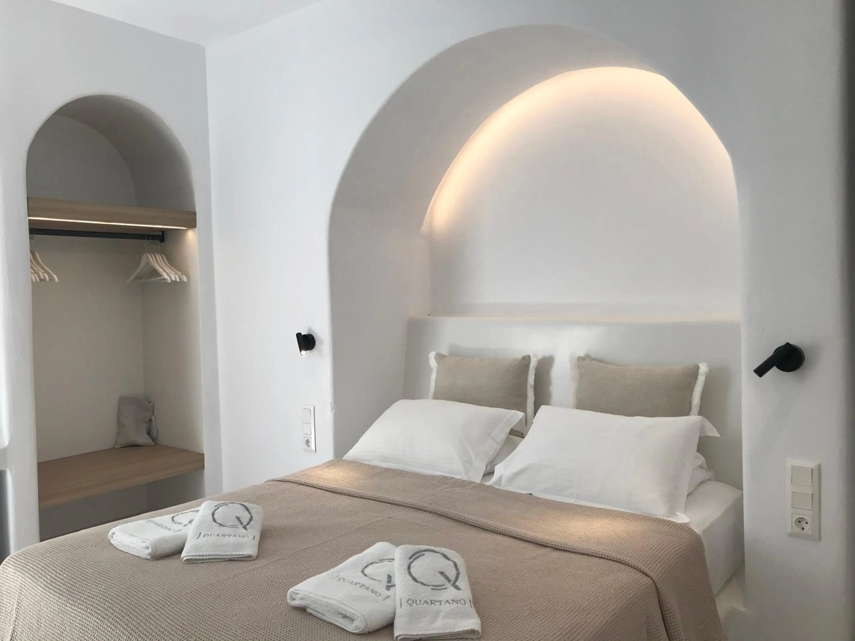 Bed in Quartano Luxury Cycladic Residence, Adults Only (13+)