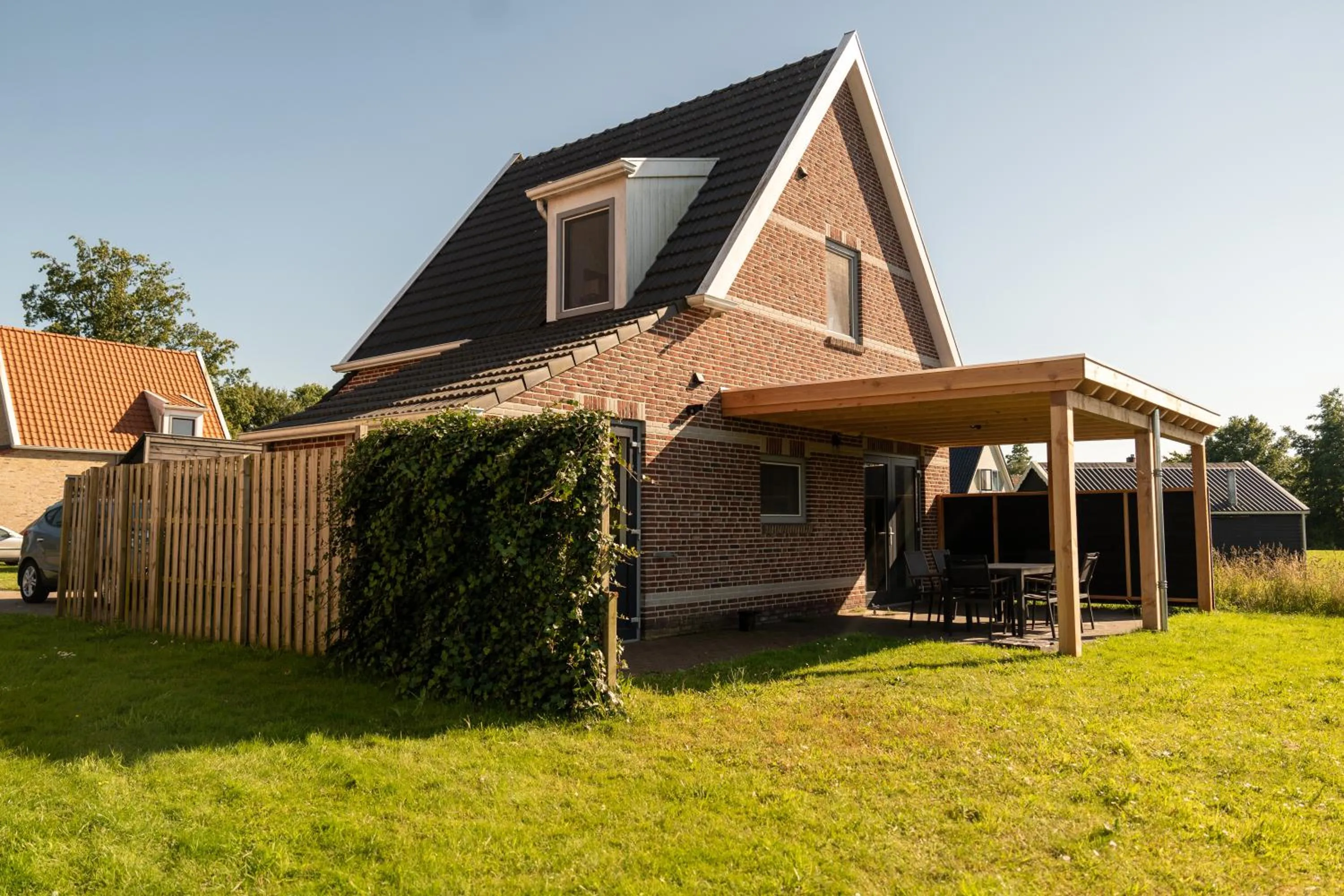 Property building in Waterdorp Burdaard