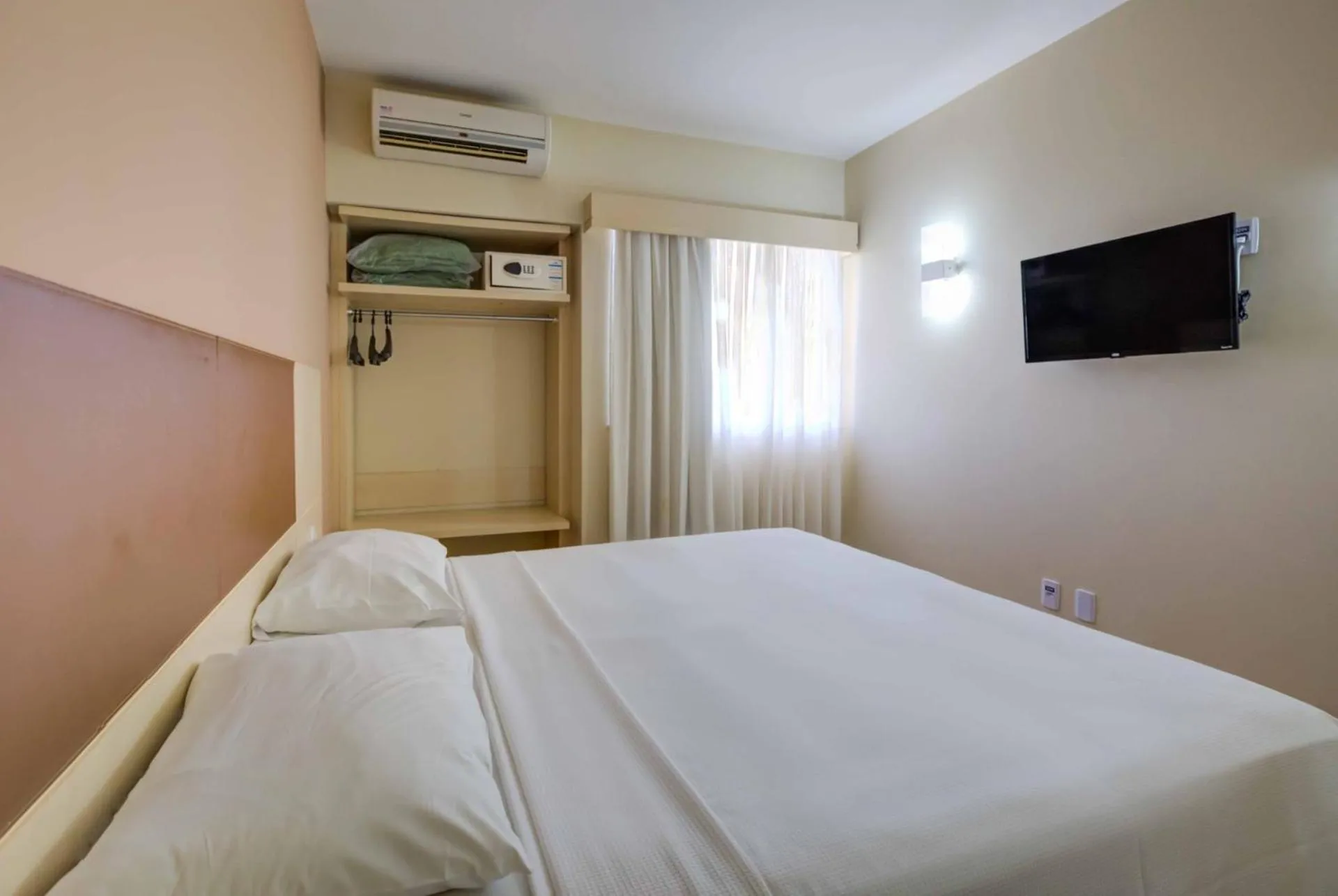 Photo of the whole room, Bed in Thermas de Olimpia Resort