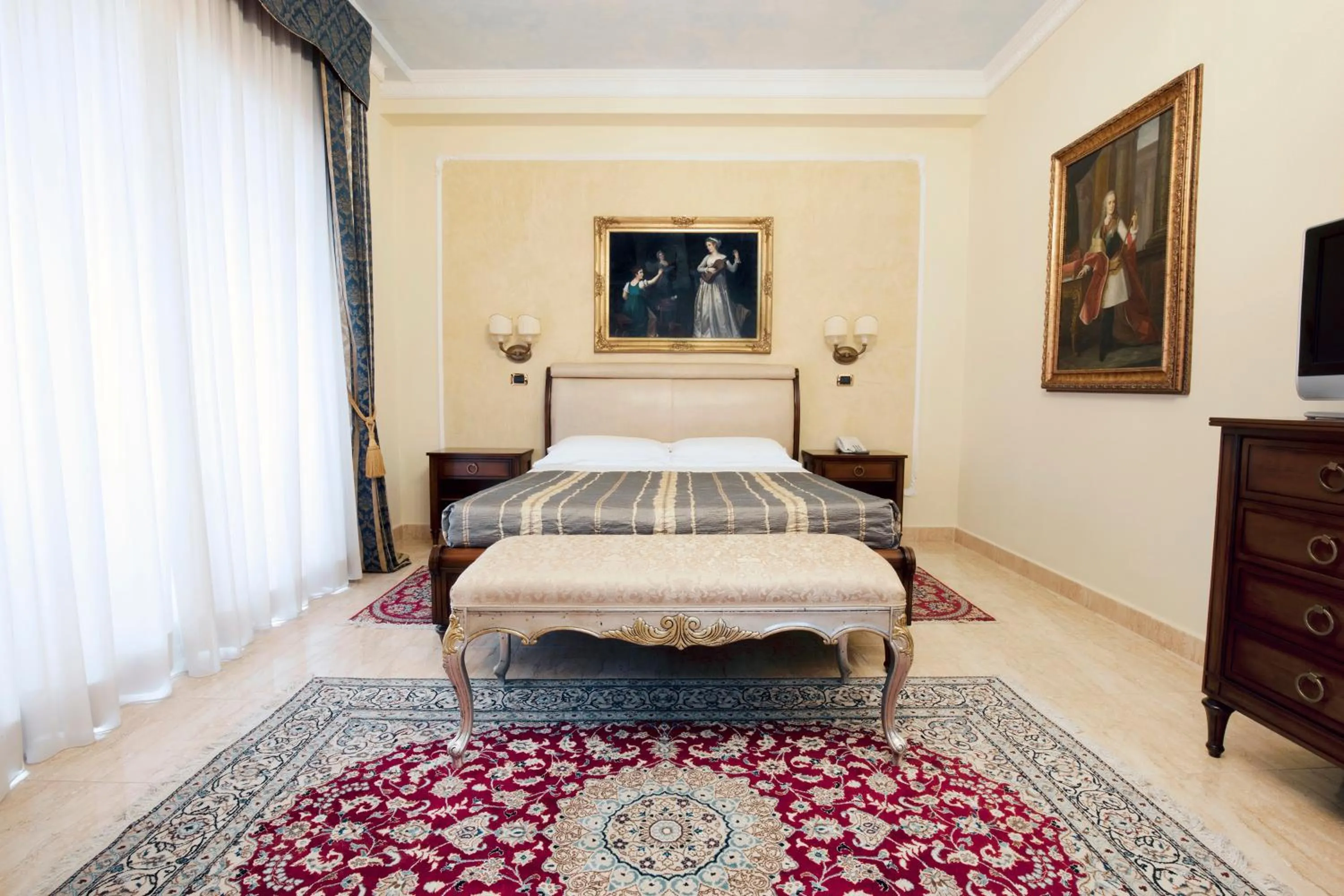 Bedroom, Bed in Grand Hotel President