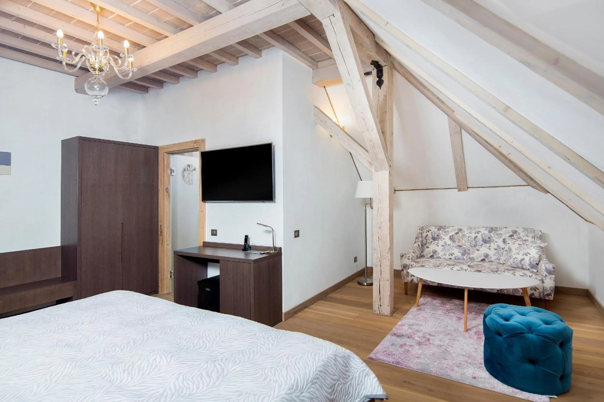 Photo of the whole room, Bed in Kaštieľ Kubínyi